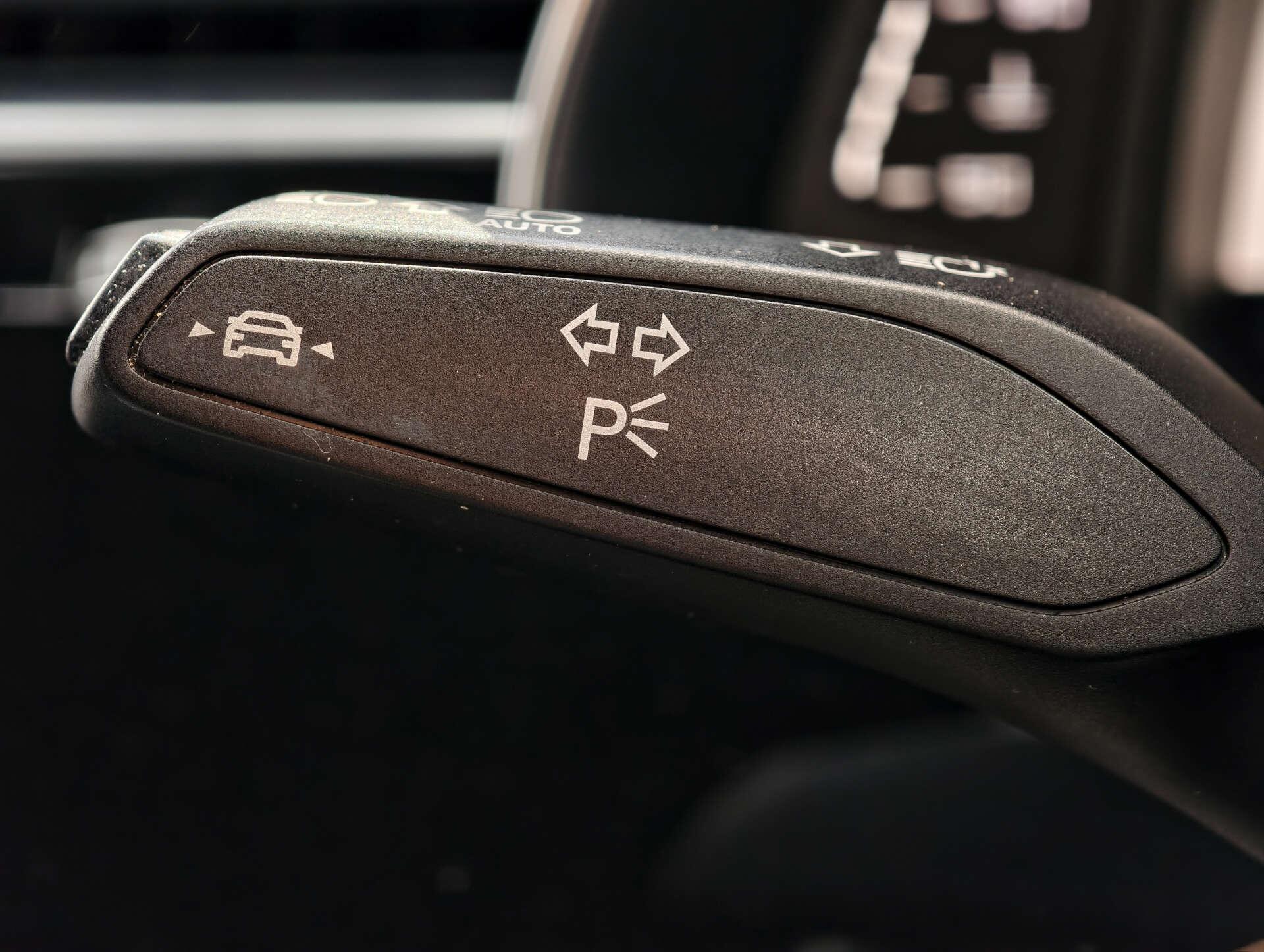Audi Q8 view 42