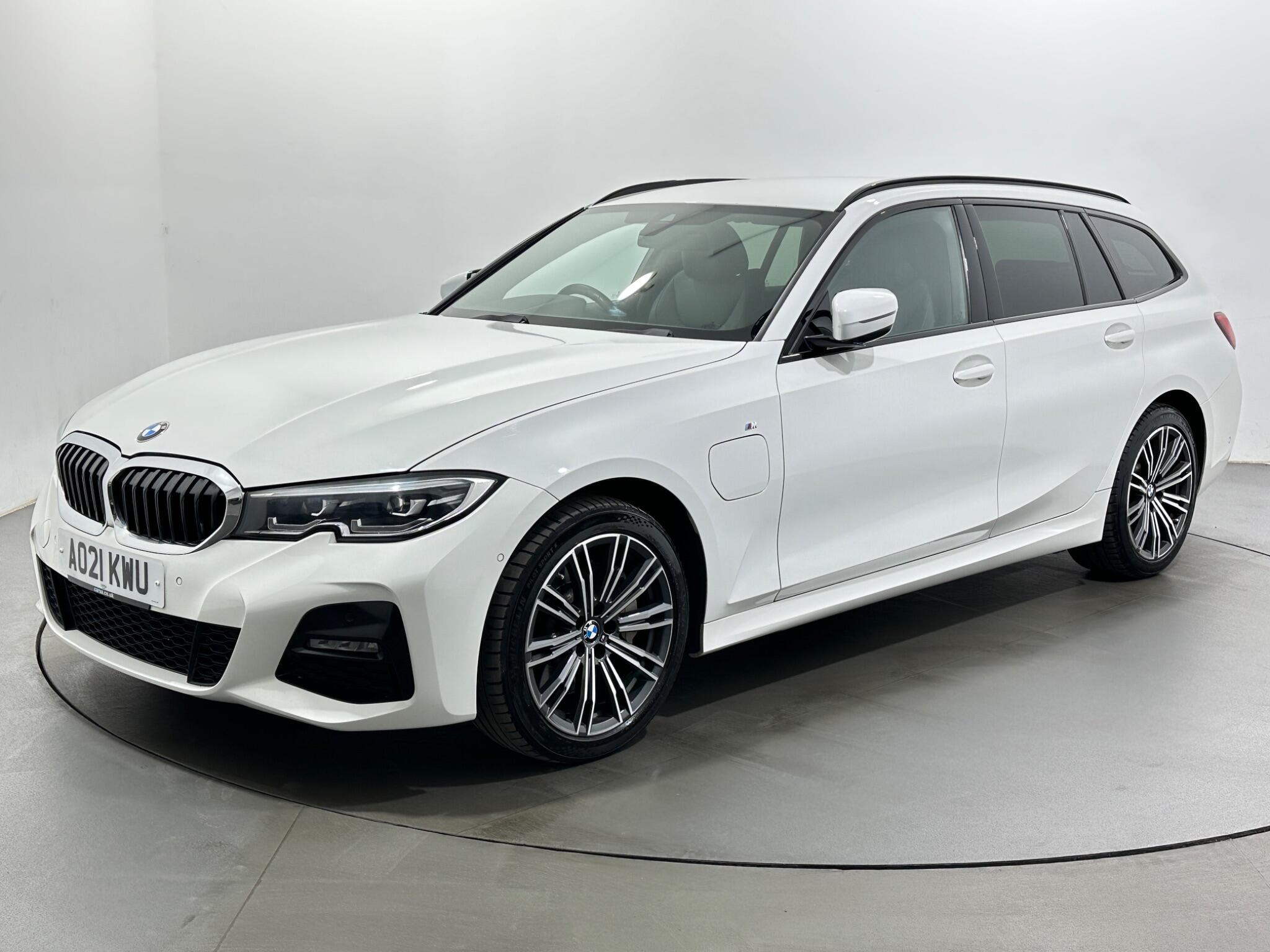 BMW 3 Series view 4