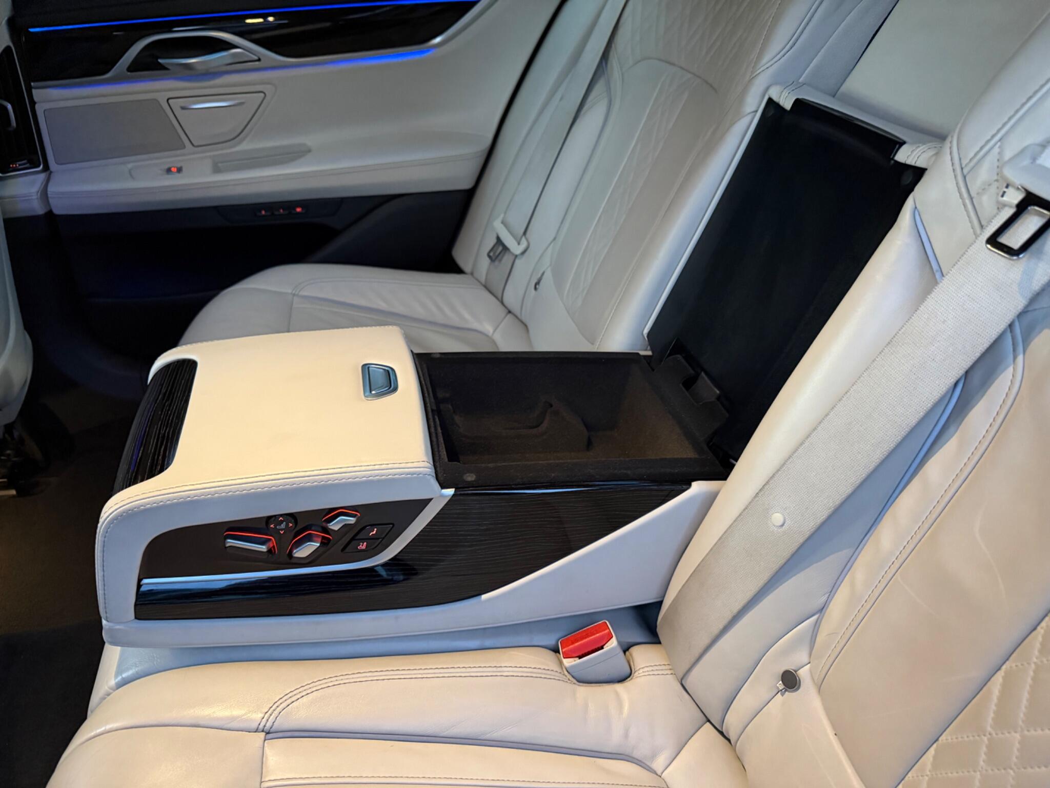 BMW 7 Series view 50