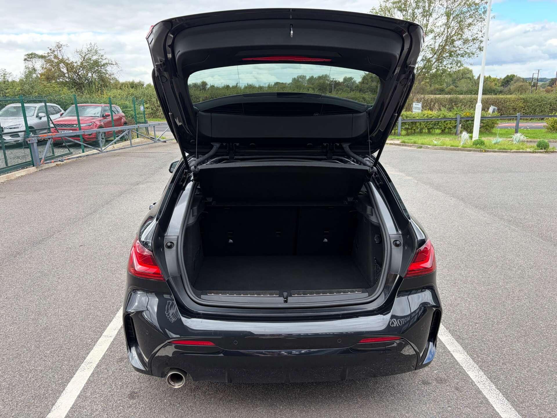 BMW 1 Series view 24