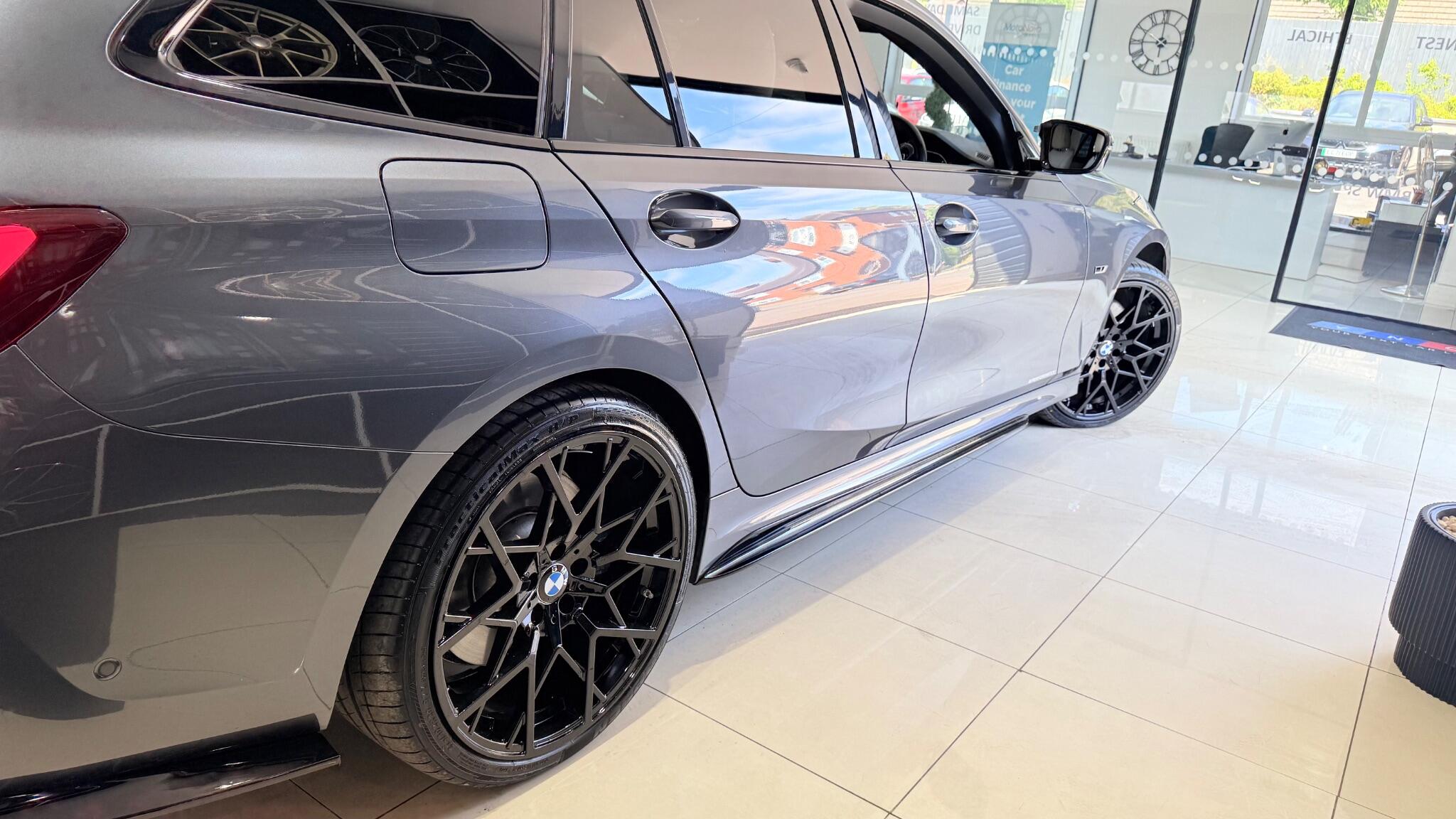 BMW 3 Series view 22