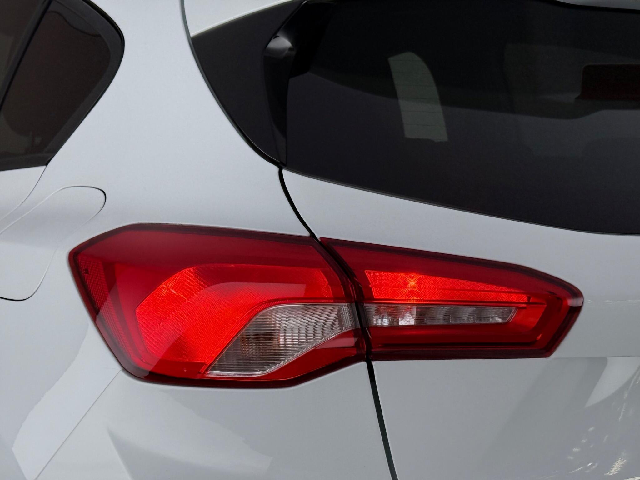 Ford Focus view 11
