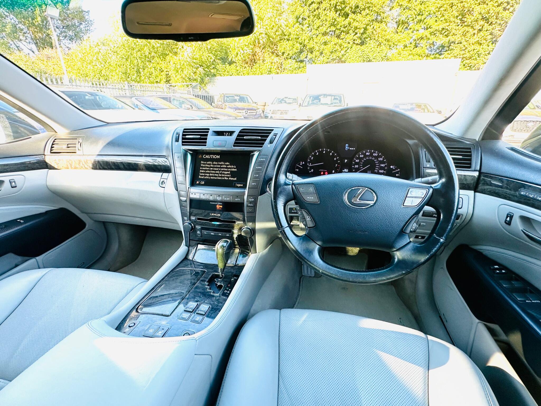 Lexus LS view 25