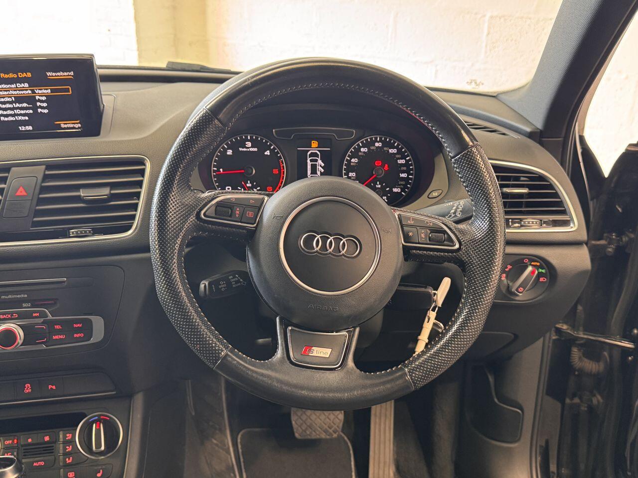Audi Q3 view 36