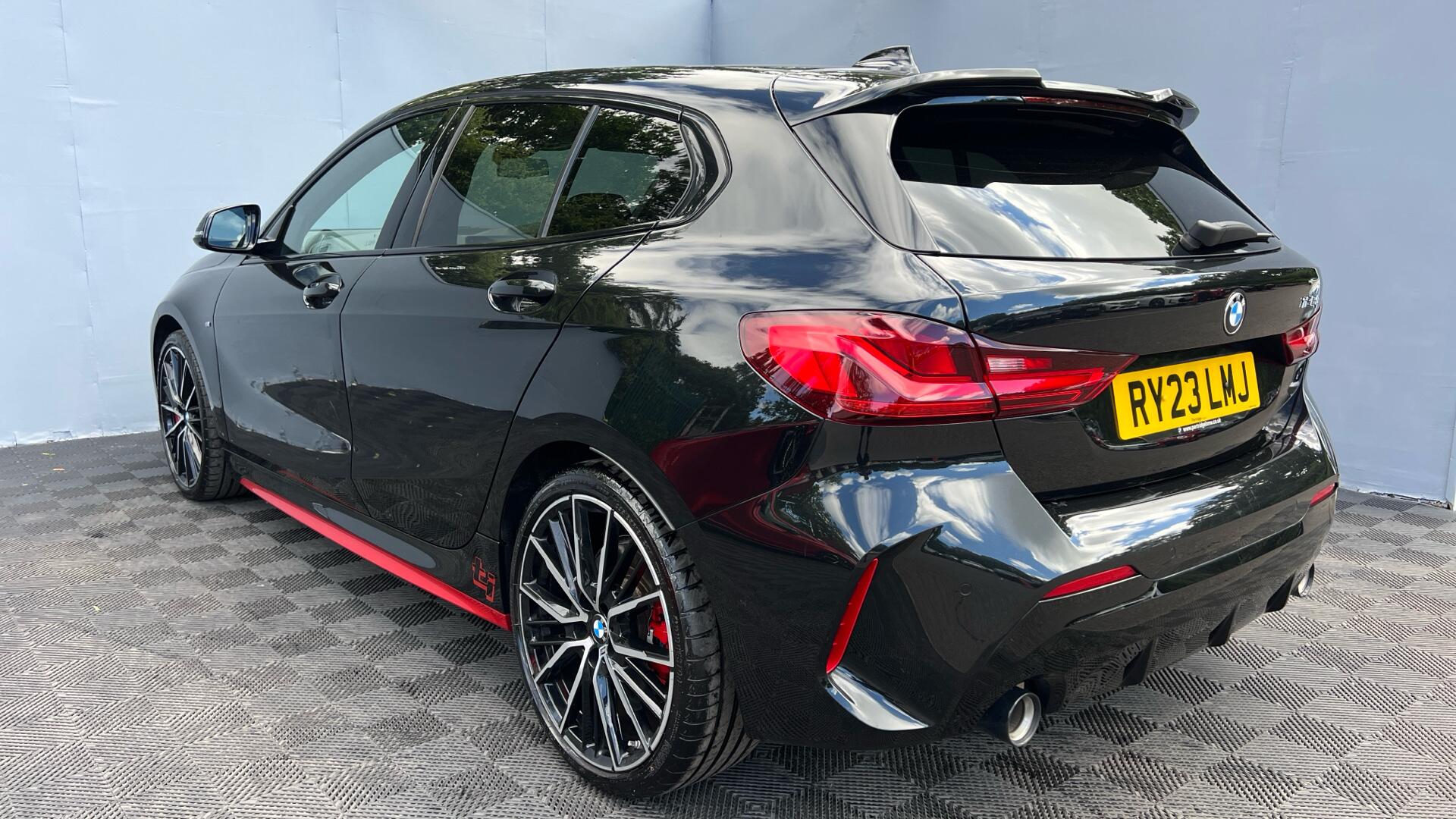 BMW 1 Series view 32