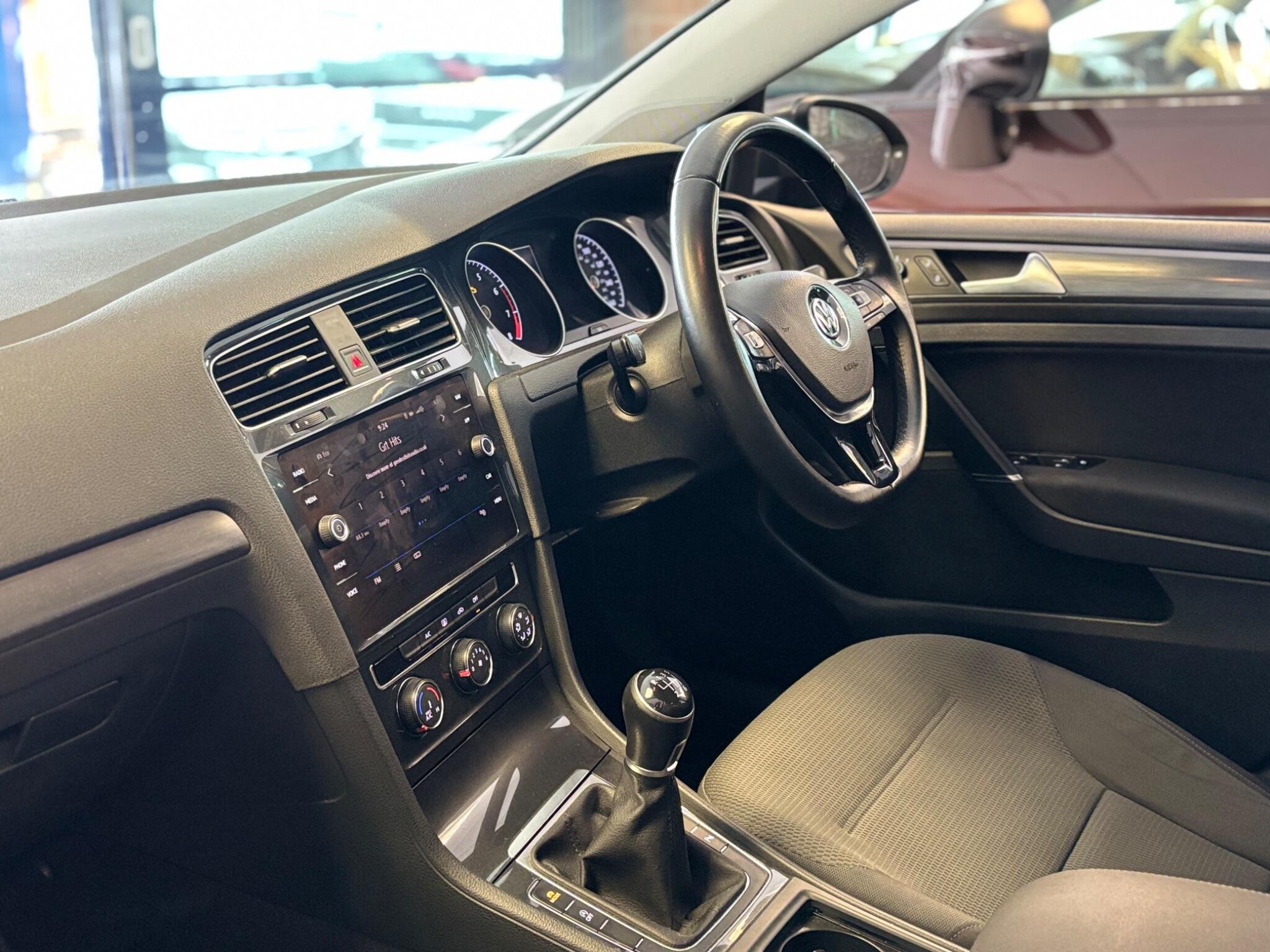Volkswagen Golf view 19