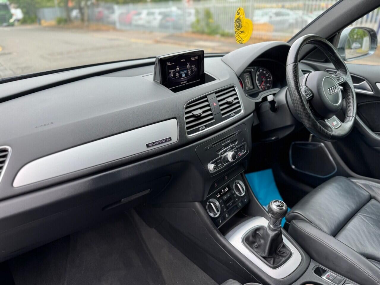 Audi Q3 view 25