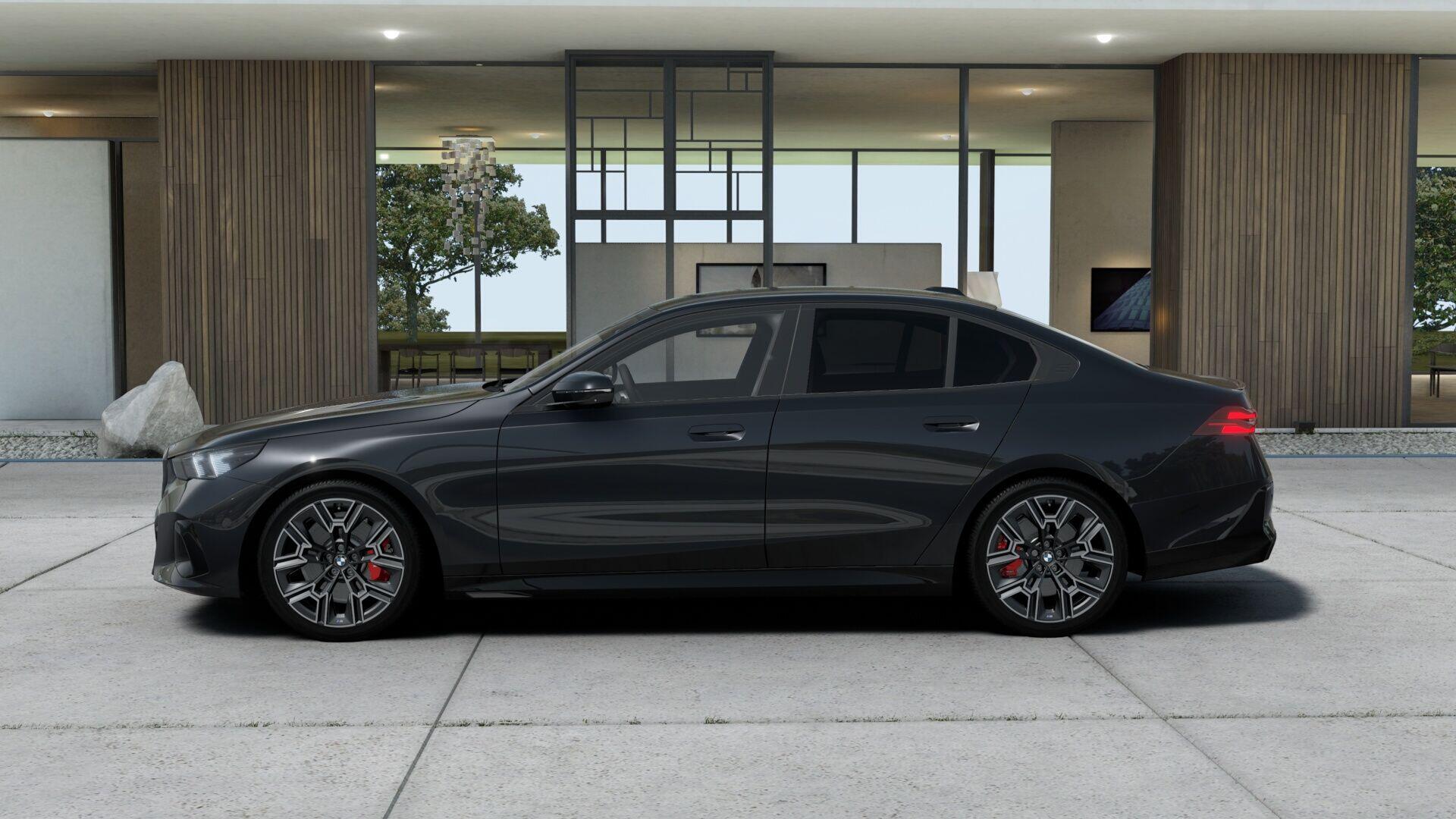 BMW 5 Series view 4