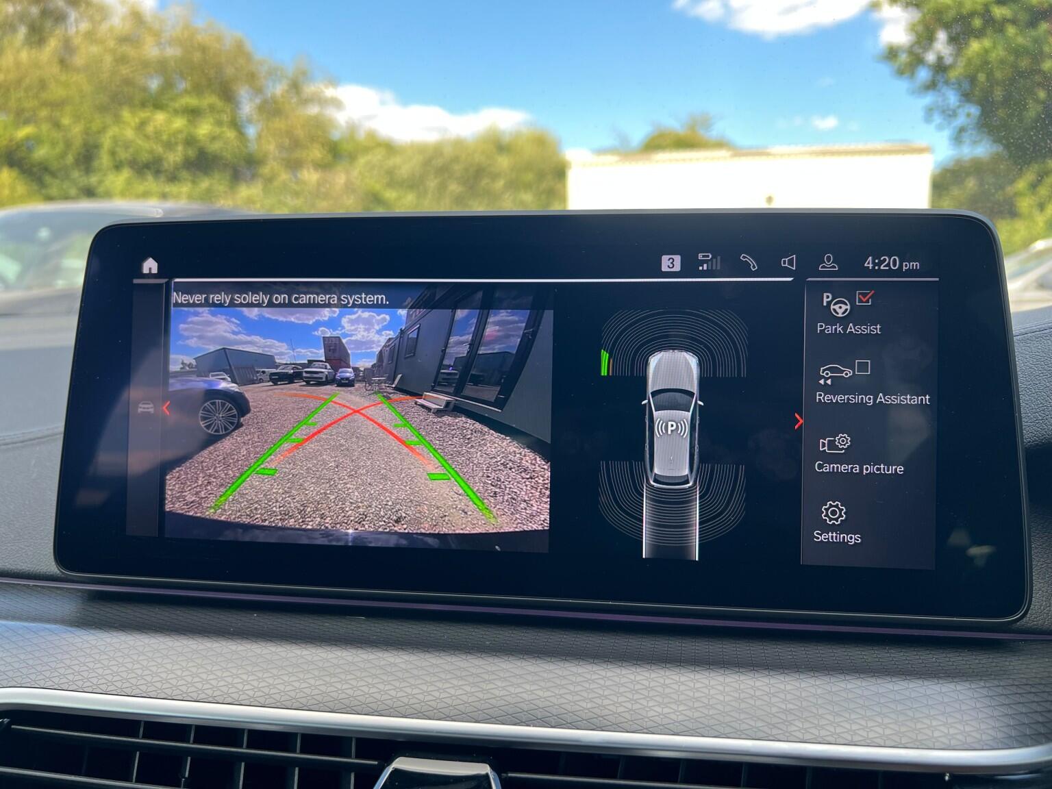 BMW 5 Series view 18