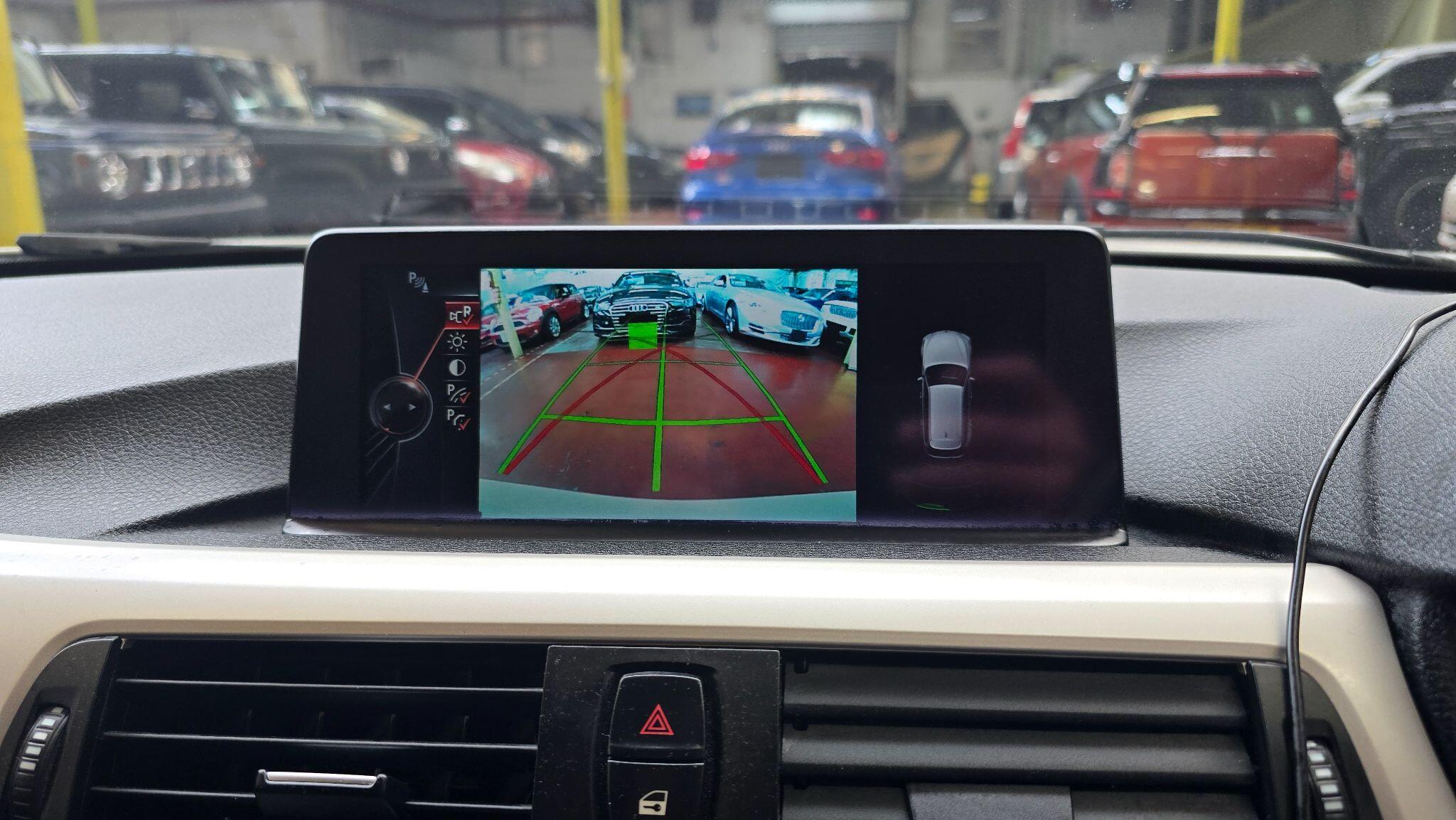 BMW 3 Series view 8