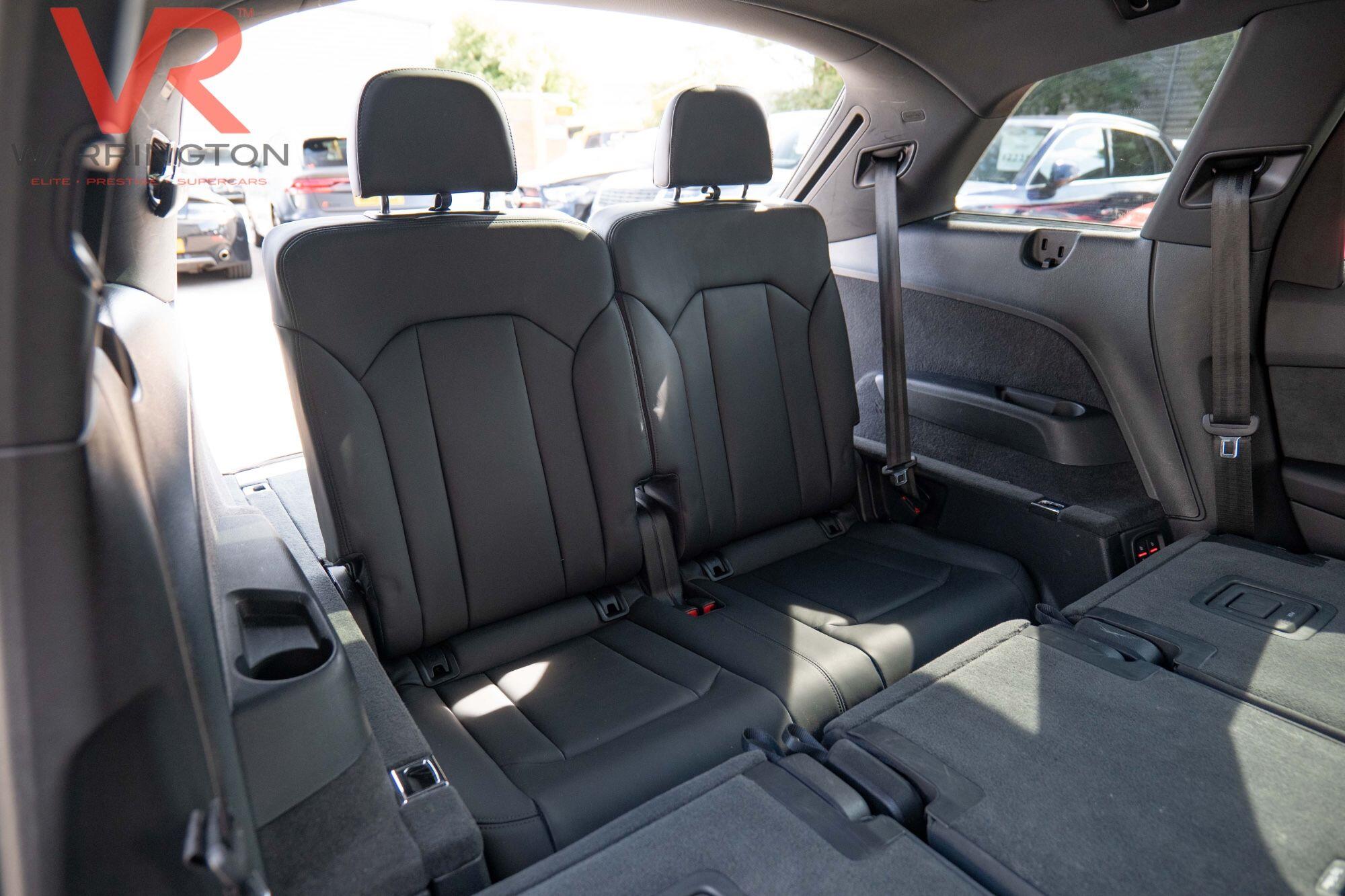 Audi Q7 view 19