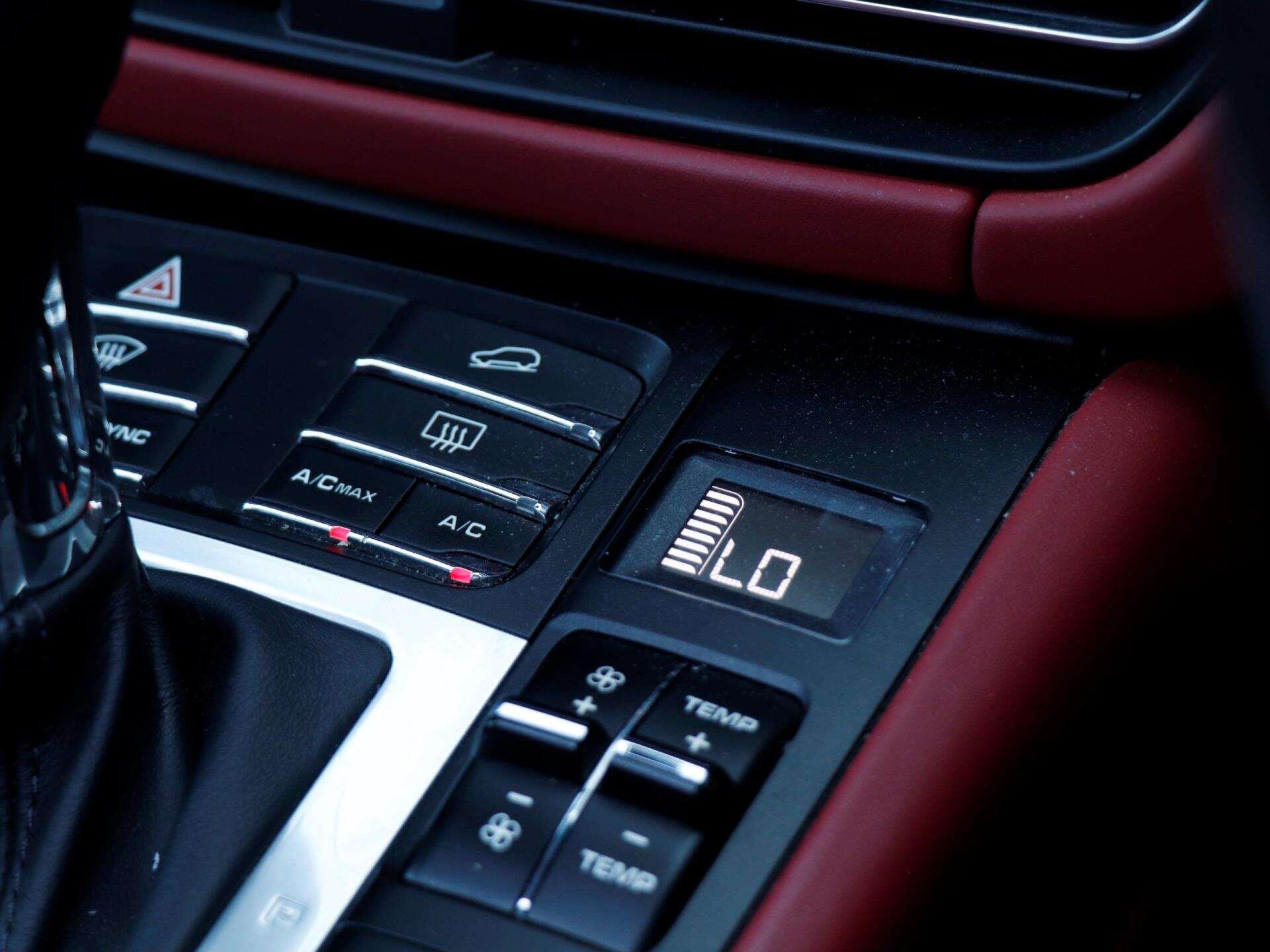 Porsche Macan view 17
