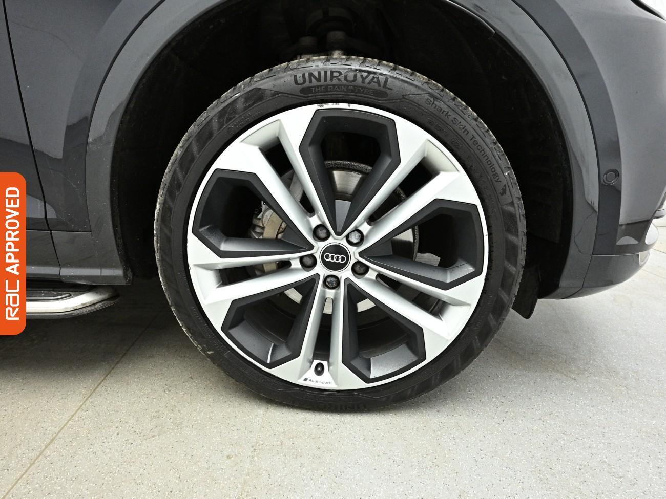Audi Q5 view 14