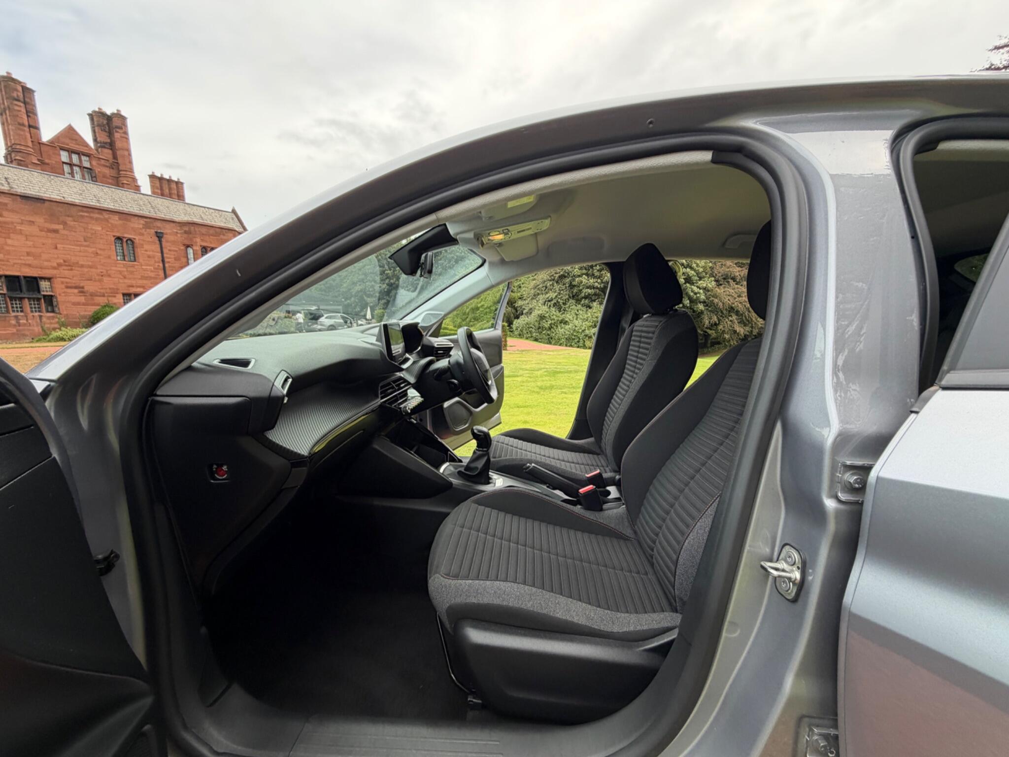 Peugeot 208 view 15