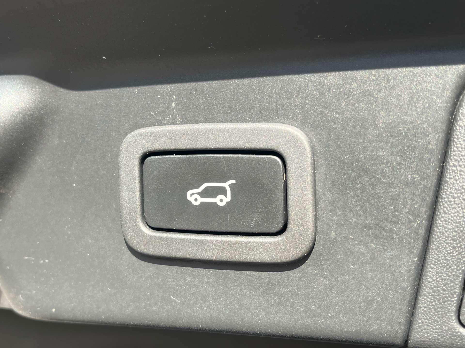 Land Rover Range Rover Velar view 48