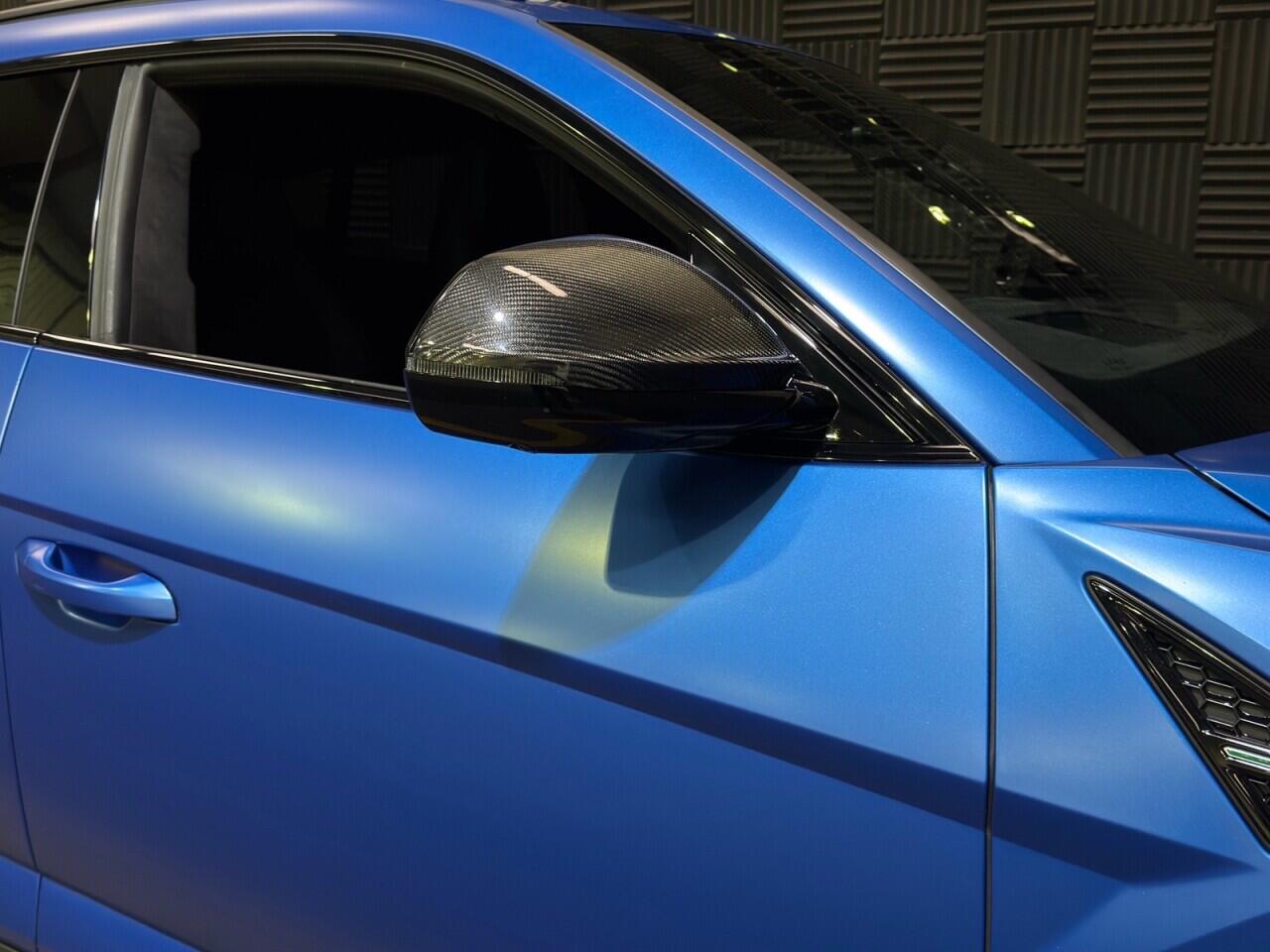 Lamborghini Urus view 6