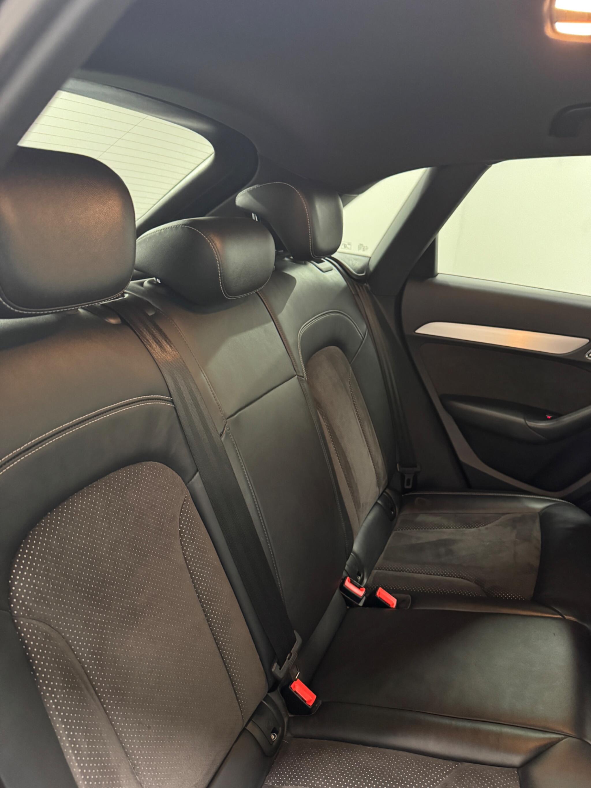 Audi Q3 view 13