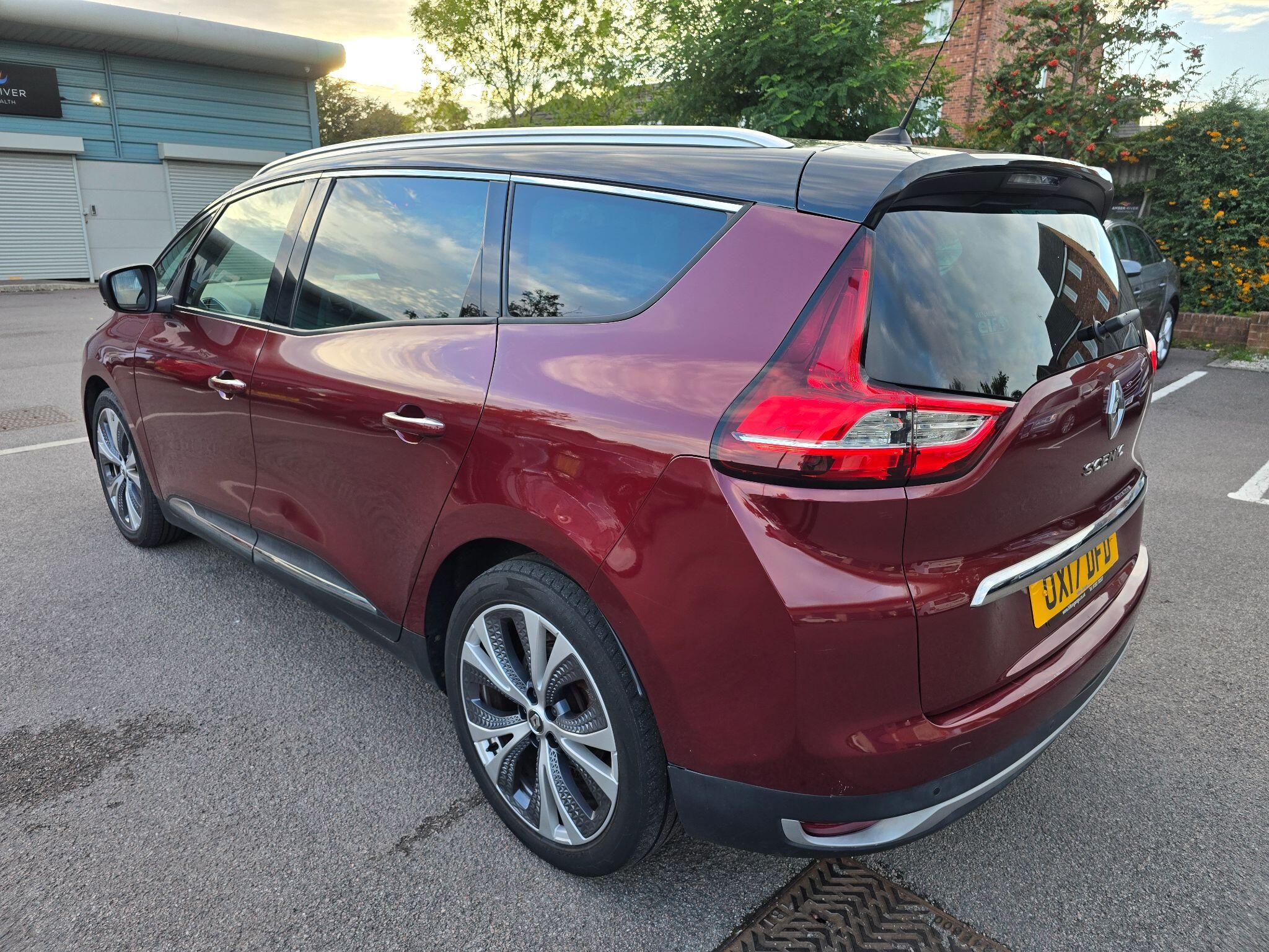 Renault Grand Scenic view 4