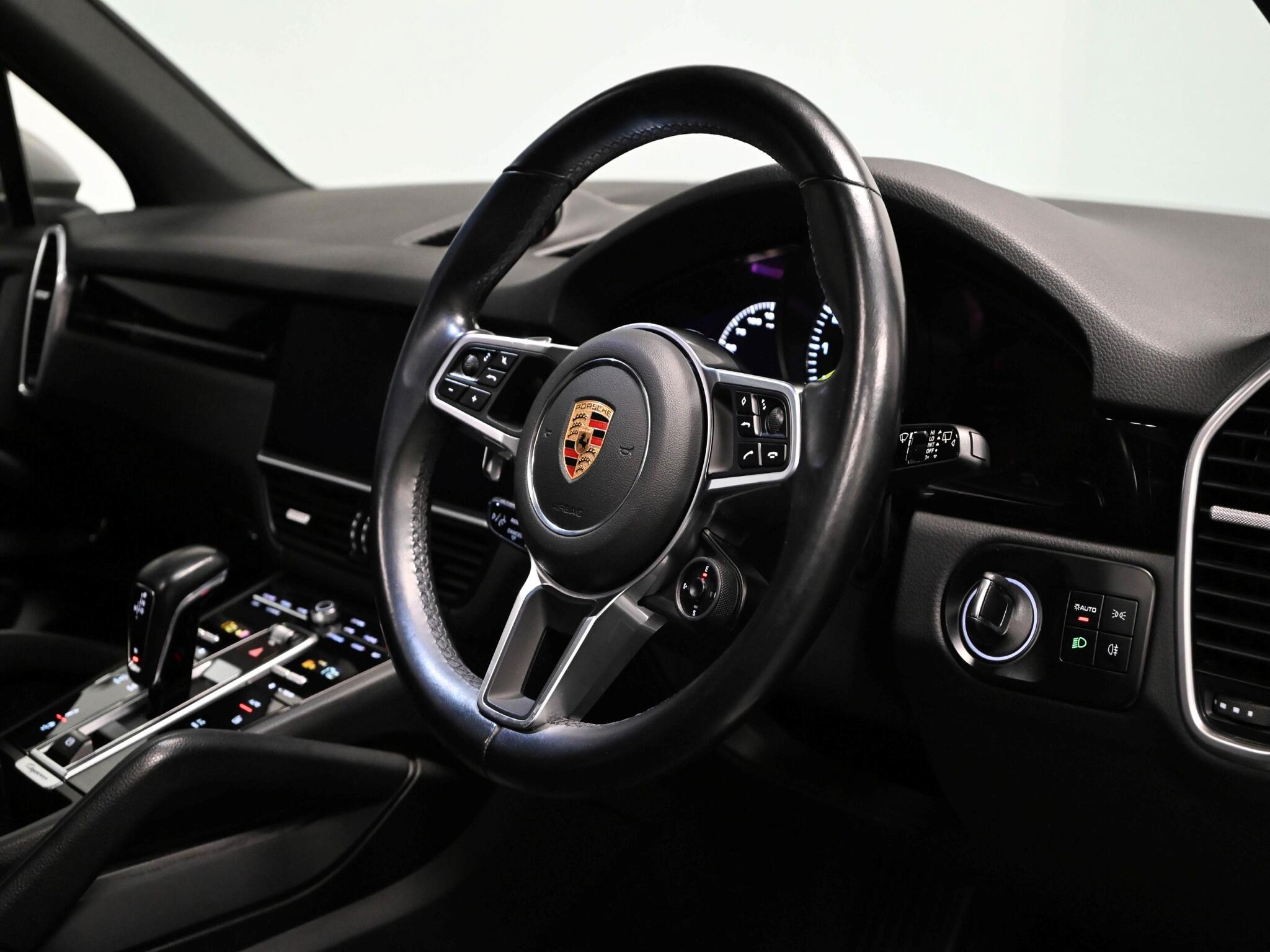Porsche Cayenne view 37