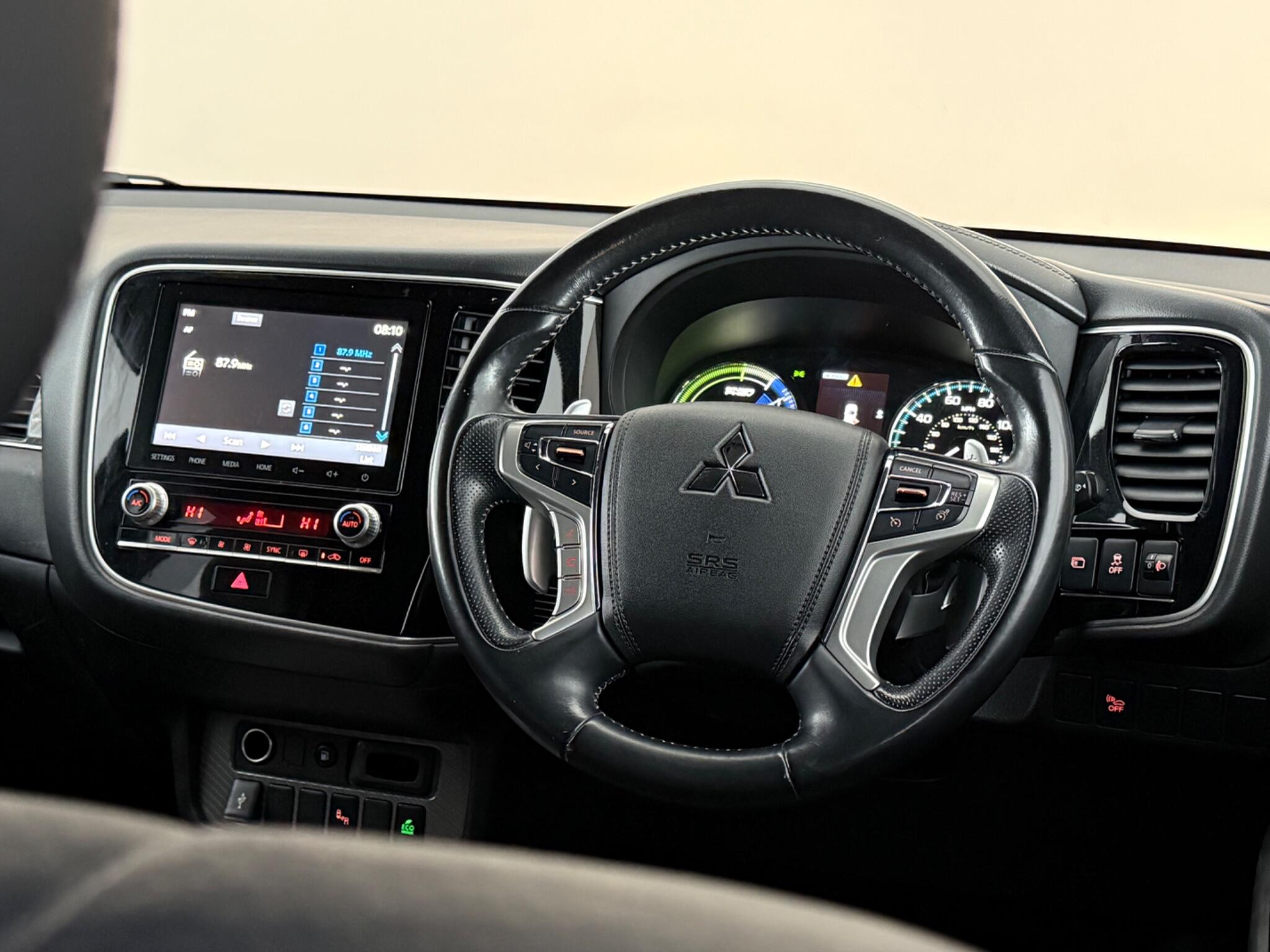 Mitsubishi Outlander view 13