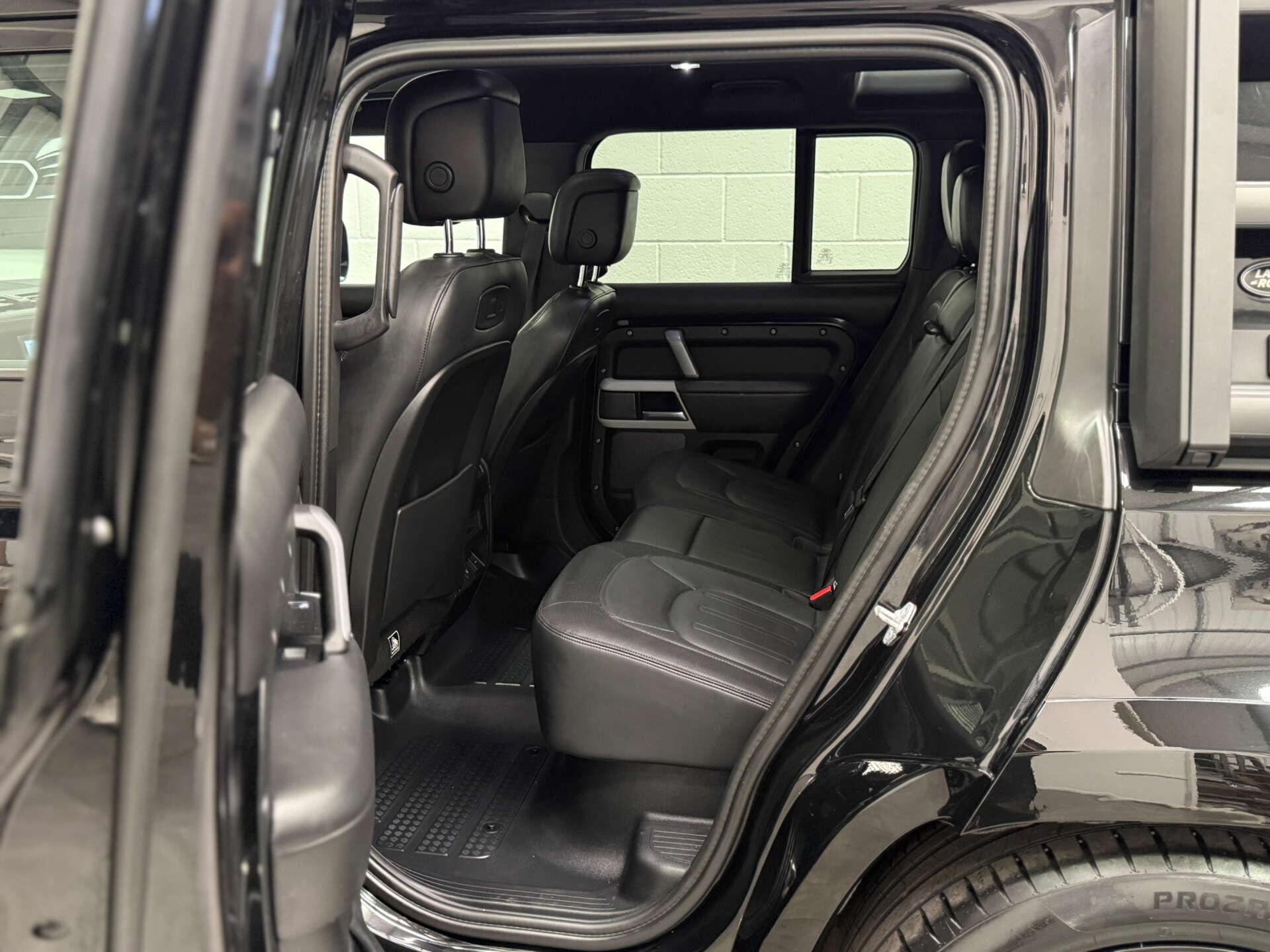 Land Rover Defender view 19
