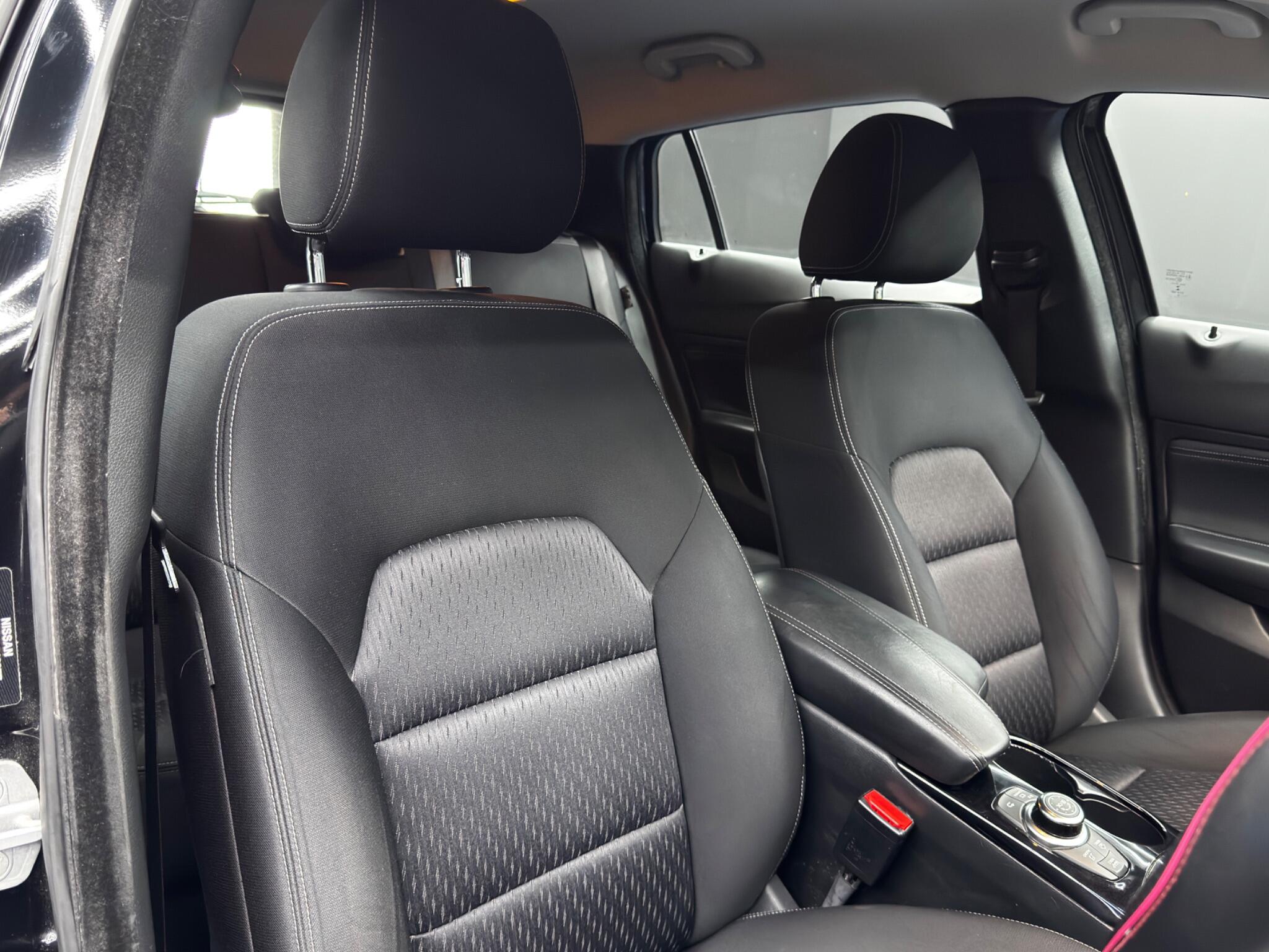 Infiniti Q30 view 12