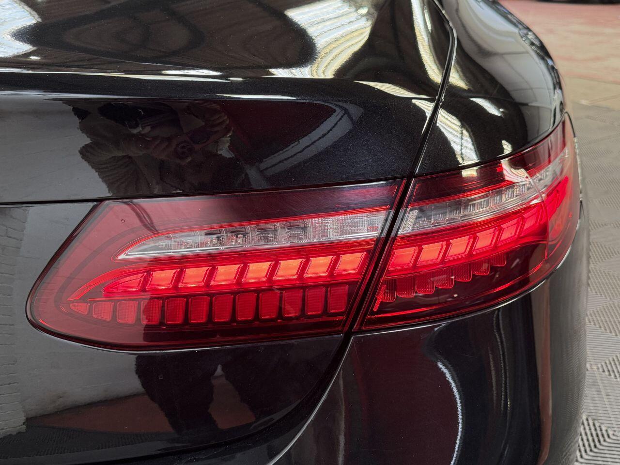 Mercedes-Benz E Class view 28