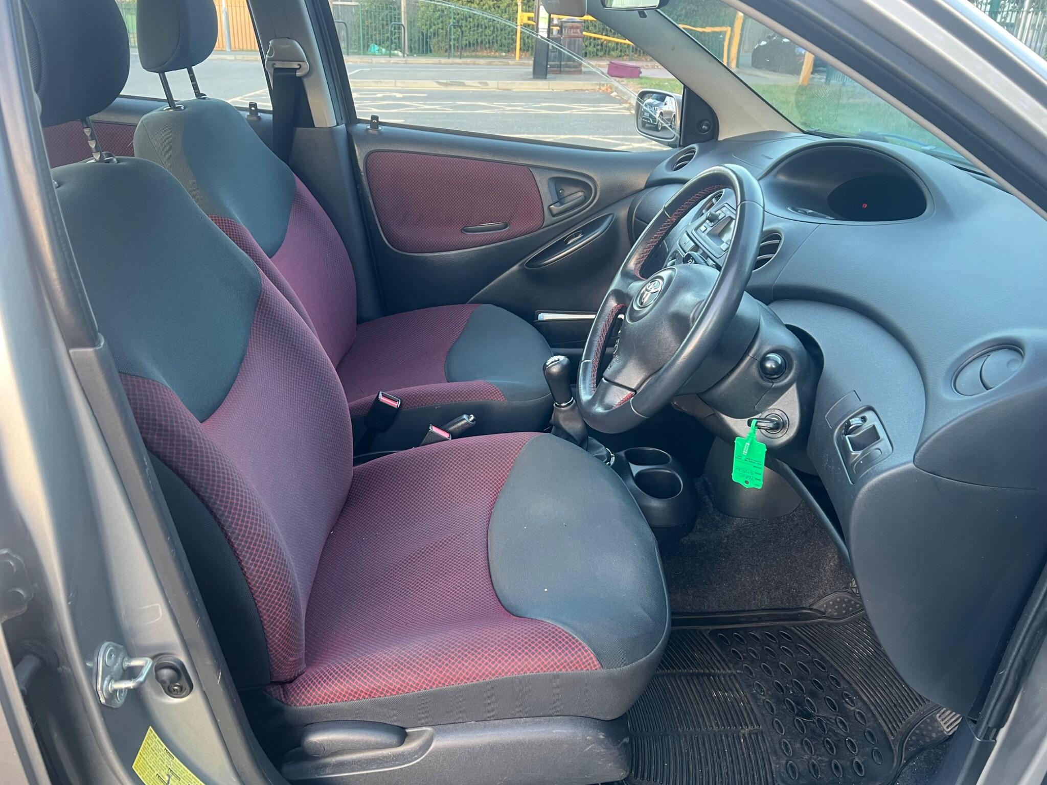 Toyota Yaris view 16