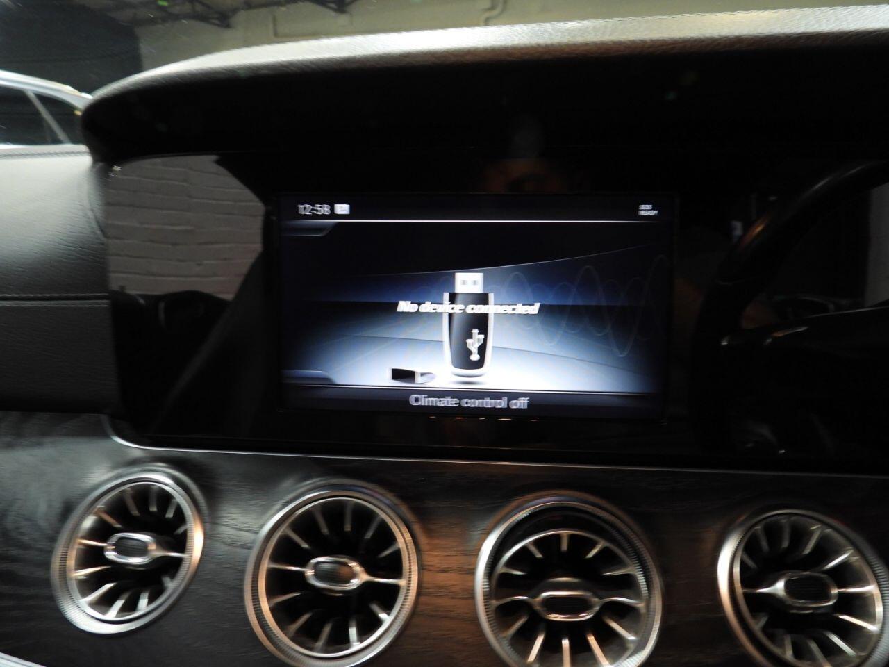 Mercedes-Benz E-Class view 30