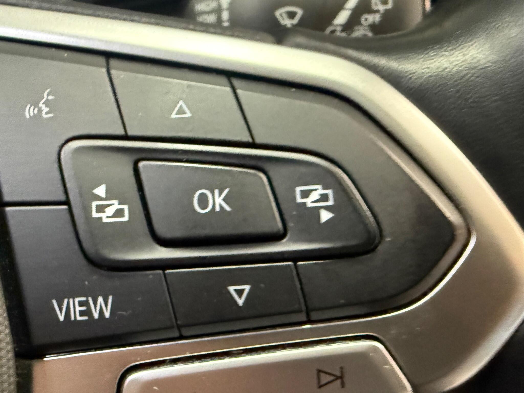 Volkswagen Caravelle view 23