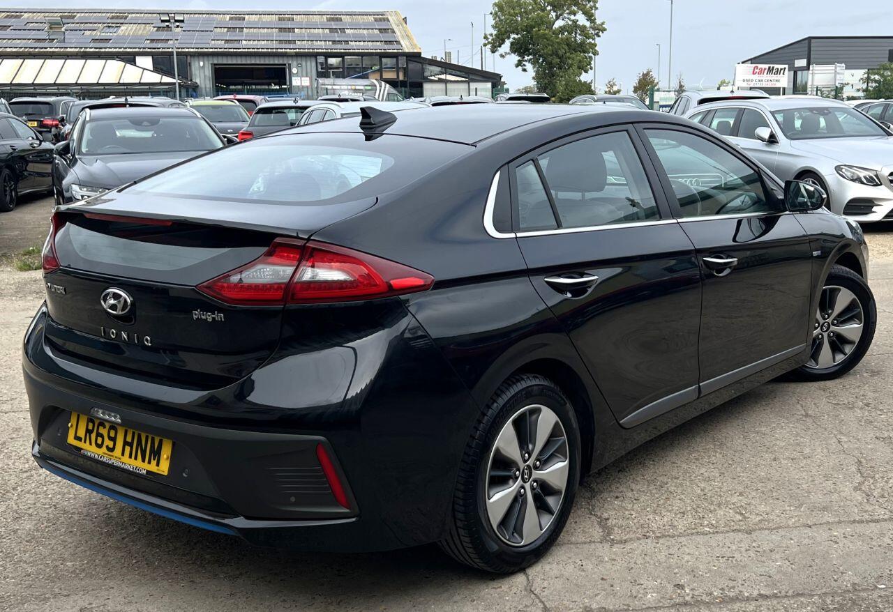 Hyundai Ioniq view 3
