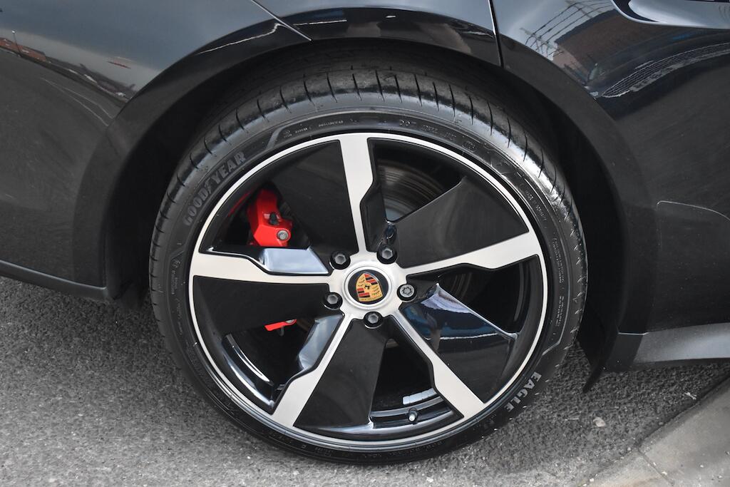 Porsche Taycan view 86