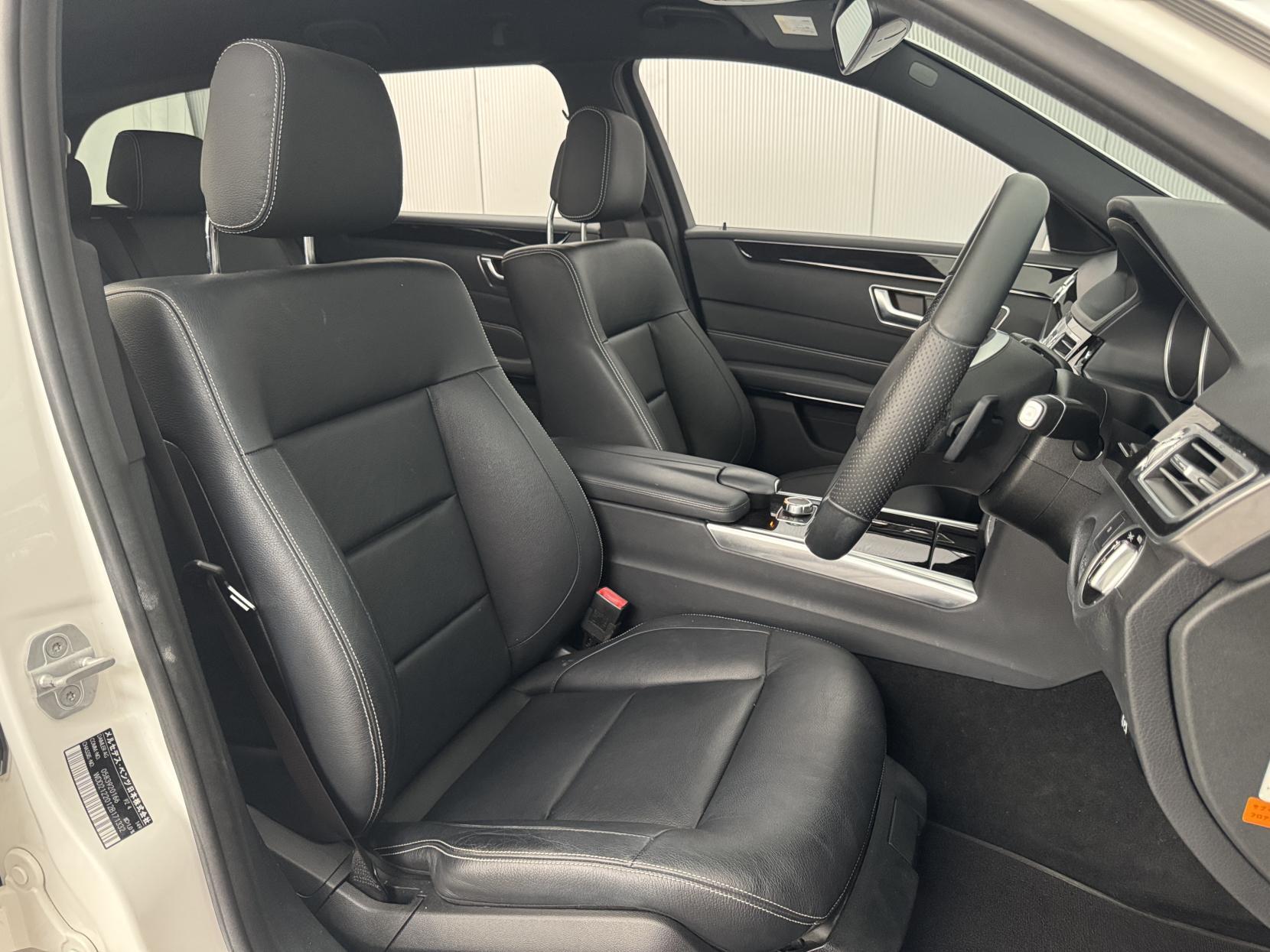 Mercedes-Benz E Class view 52