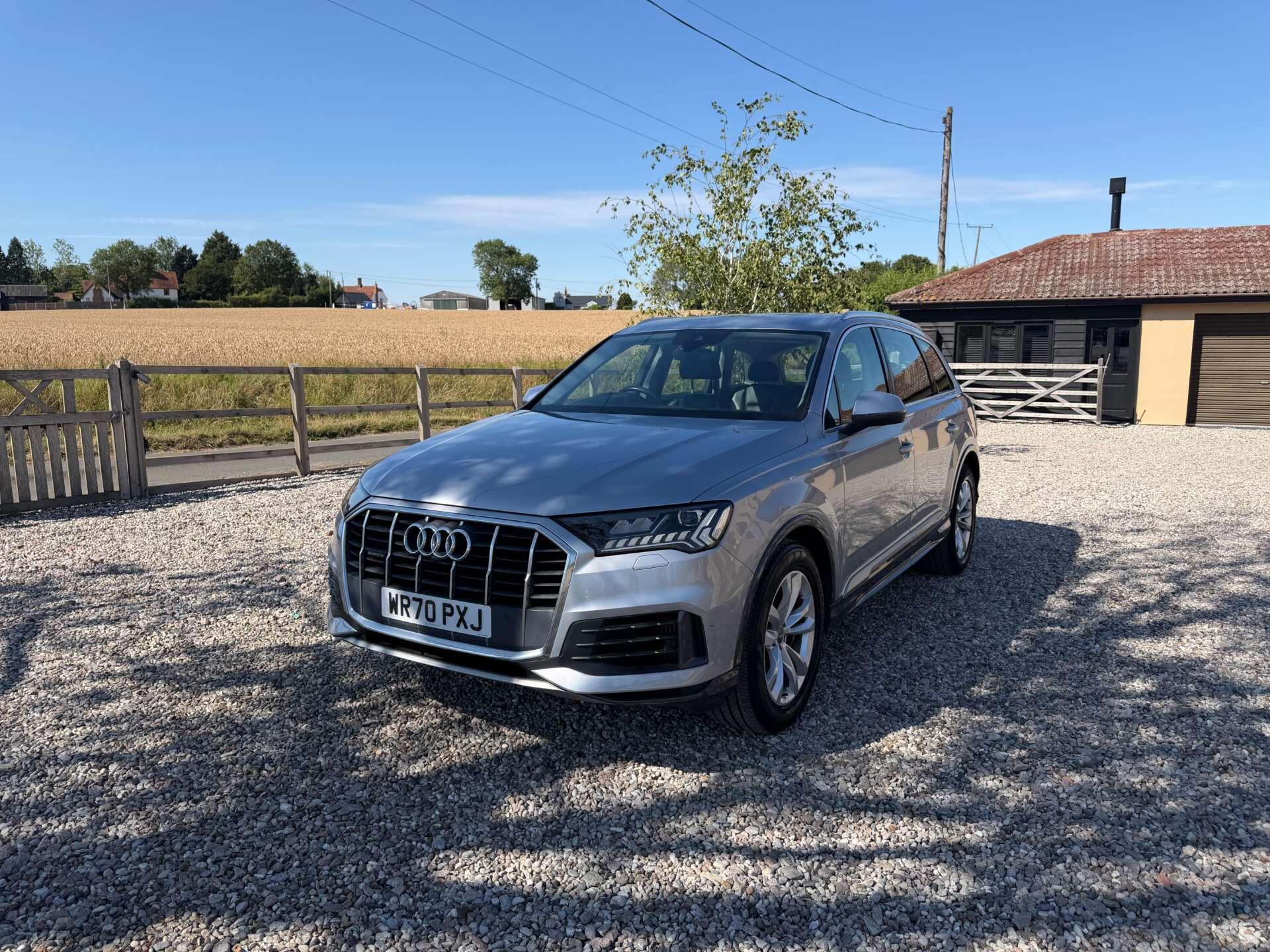 Audi Q7 view 2