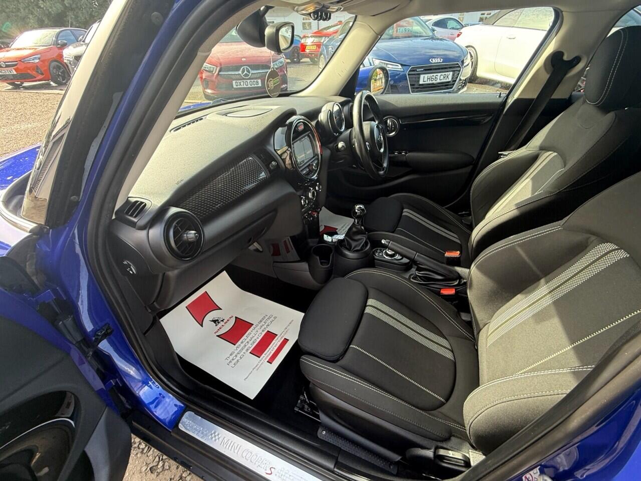 Mini Hatch view 26