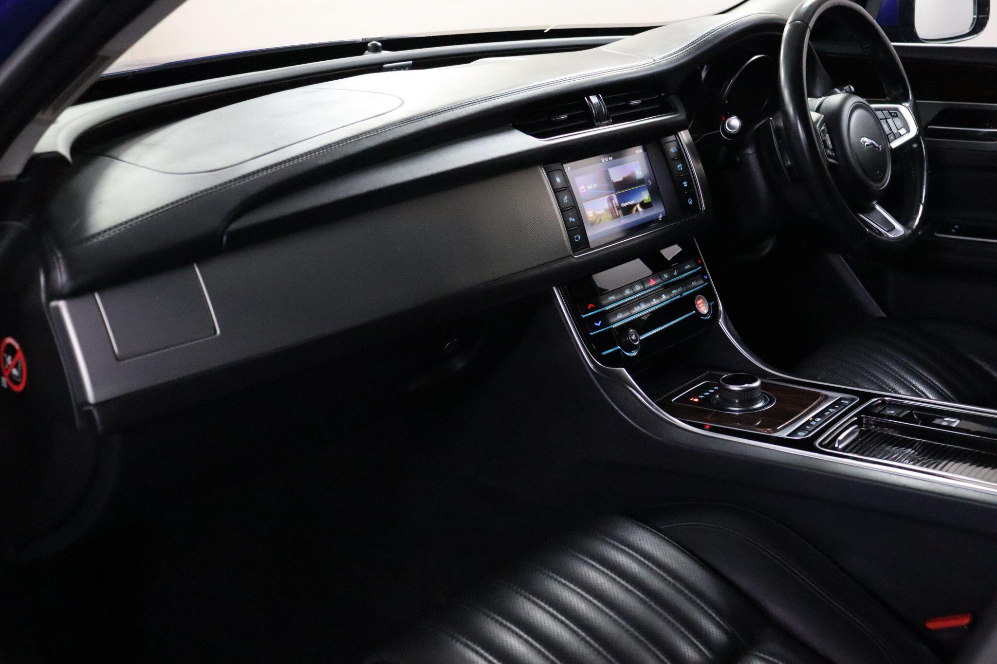 Jaguar XF view 34