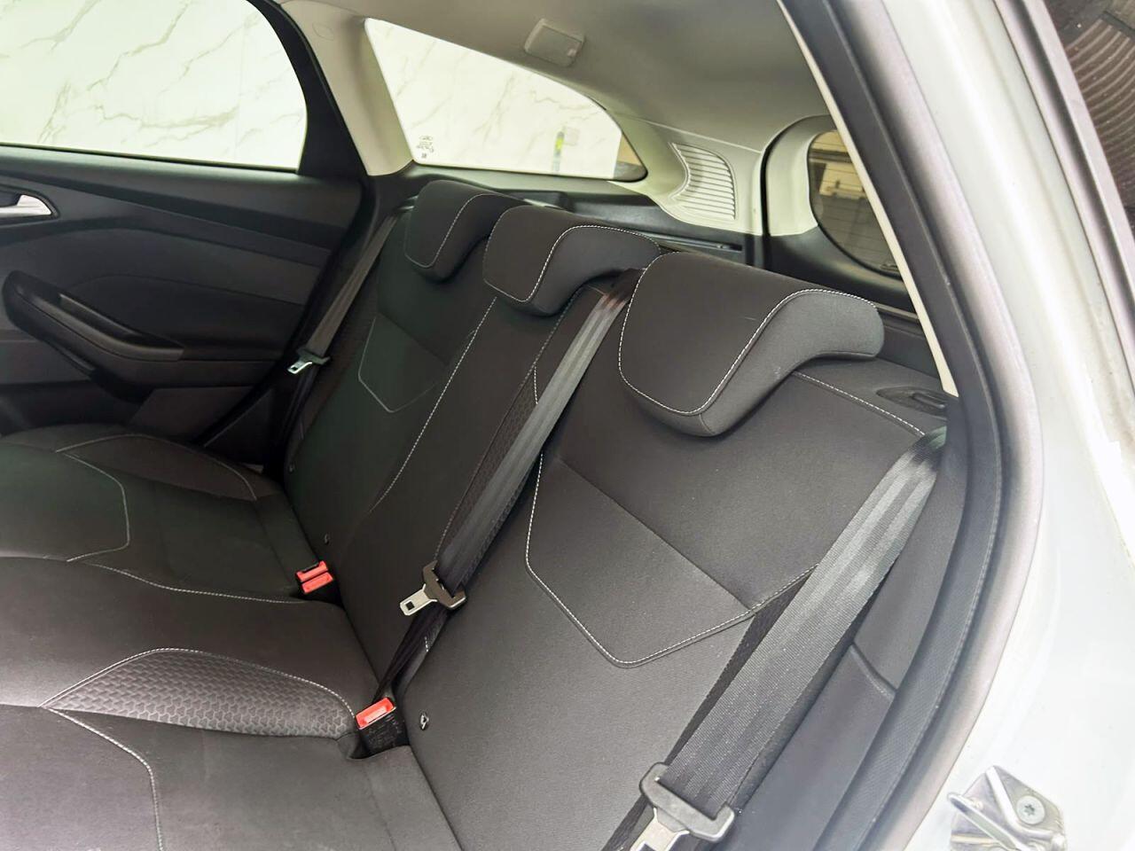 Ford Focus view 21