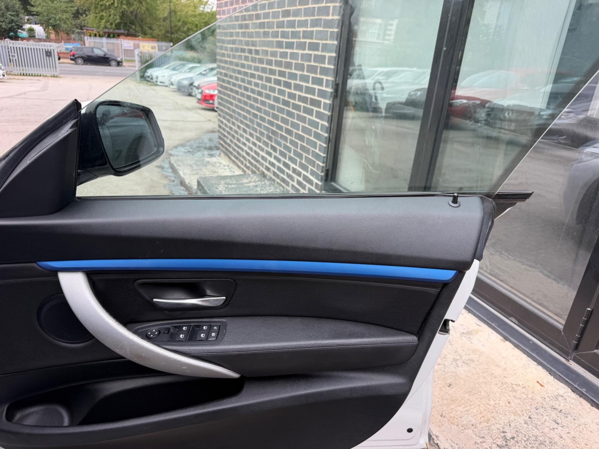 BMW 3 Series view 9