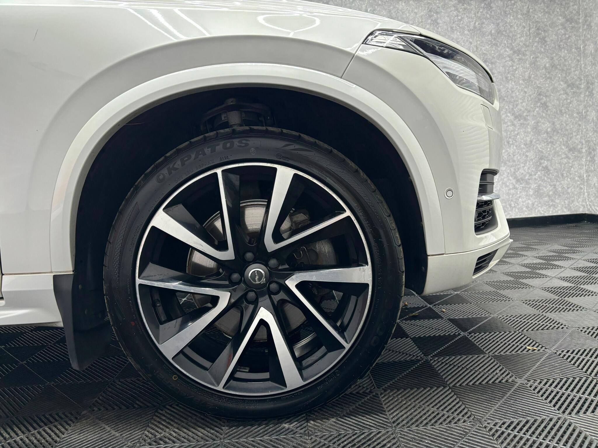 Volvo XC90 view 26