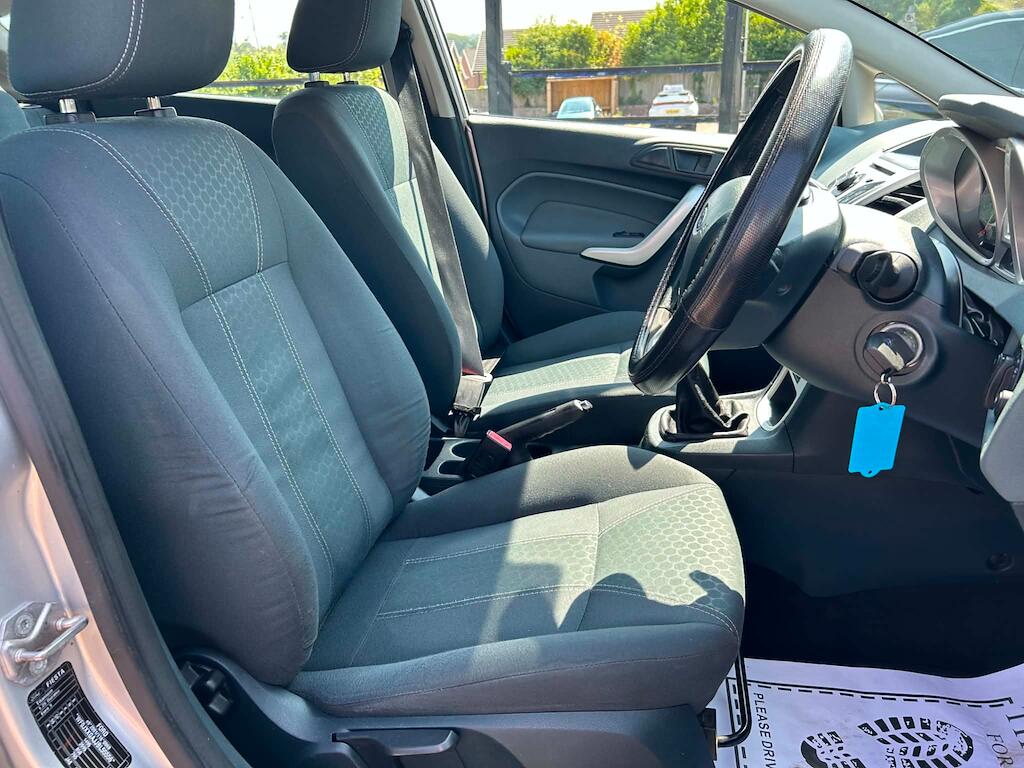 Ford Fiesta view 9
