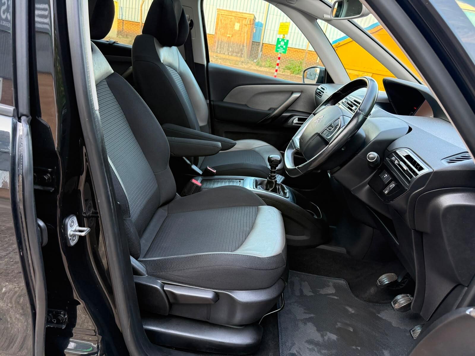 Citroen Grand C4 Spacetourer view 17