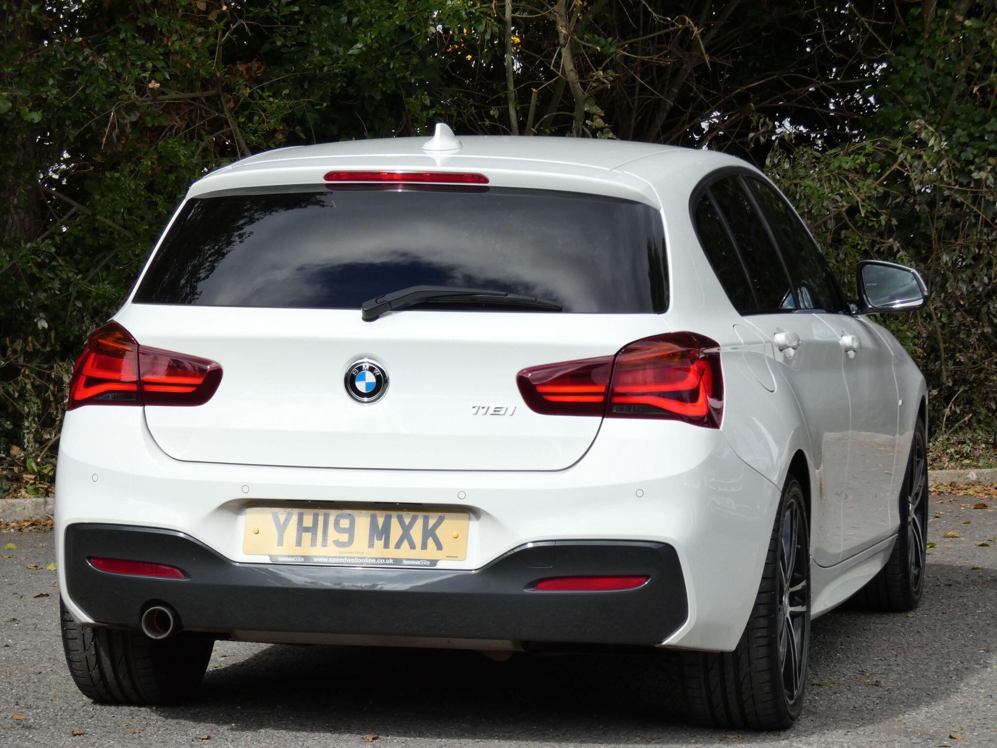 BMW 1 Series view 19