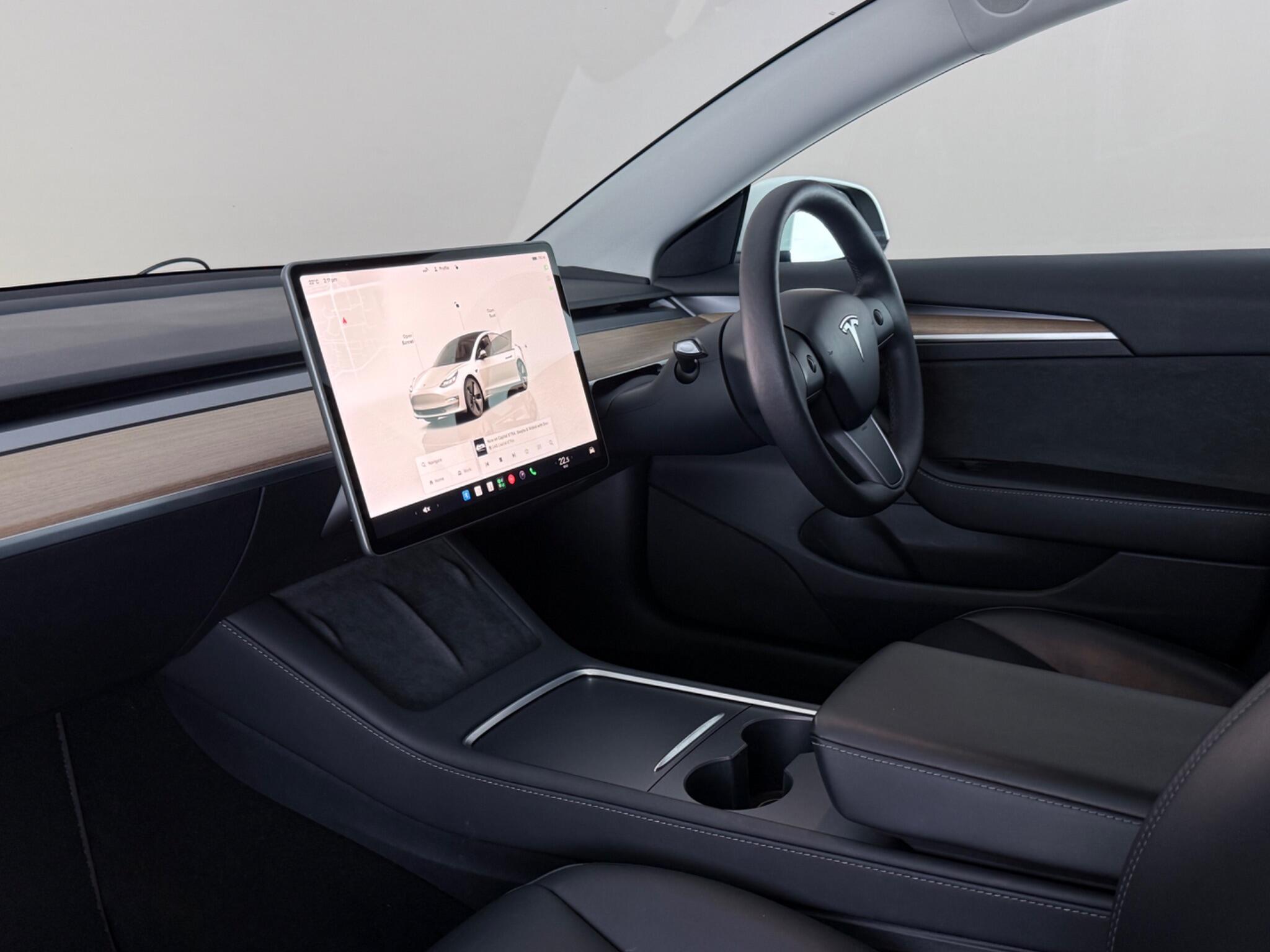 Tesla Model 3 view 4
