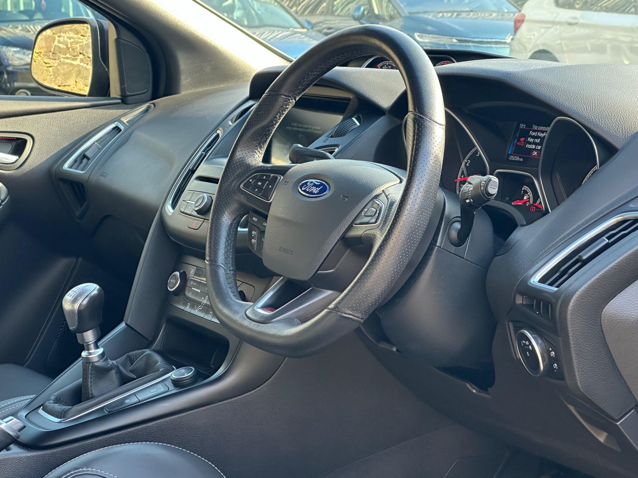 Ford Focus view 27