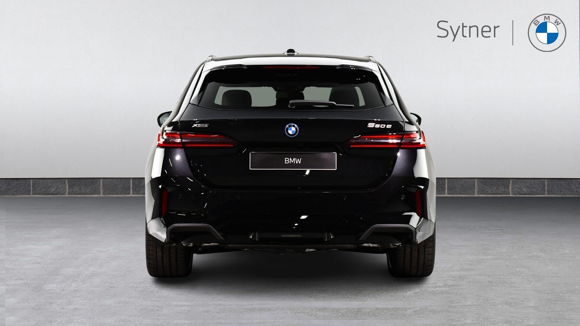 BMW 5 Series view 15
