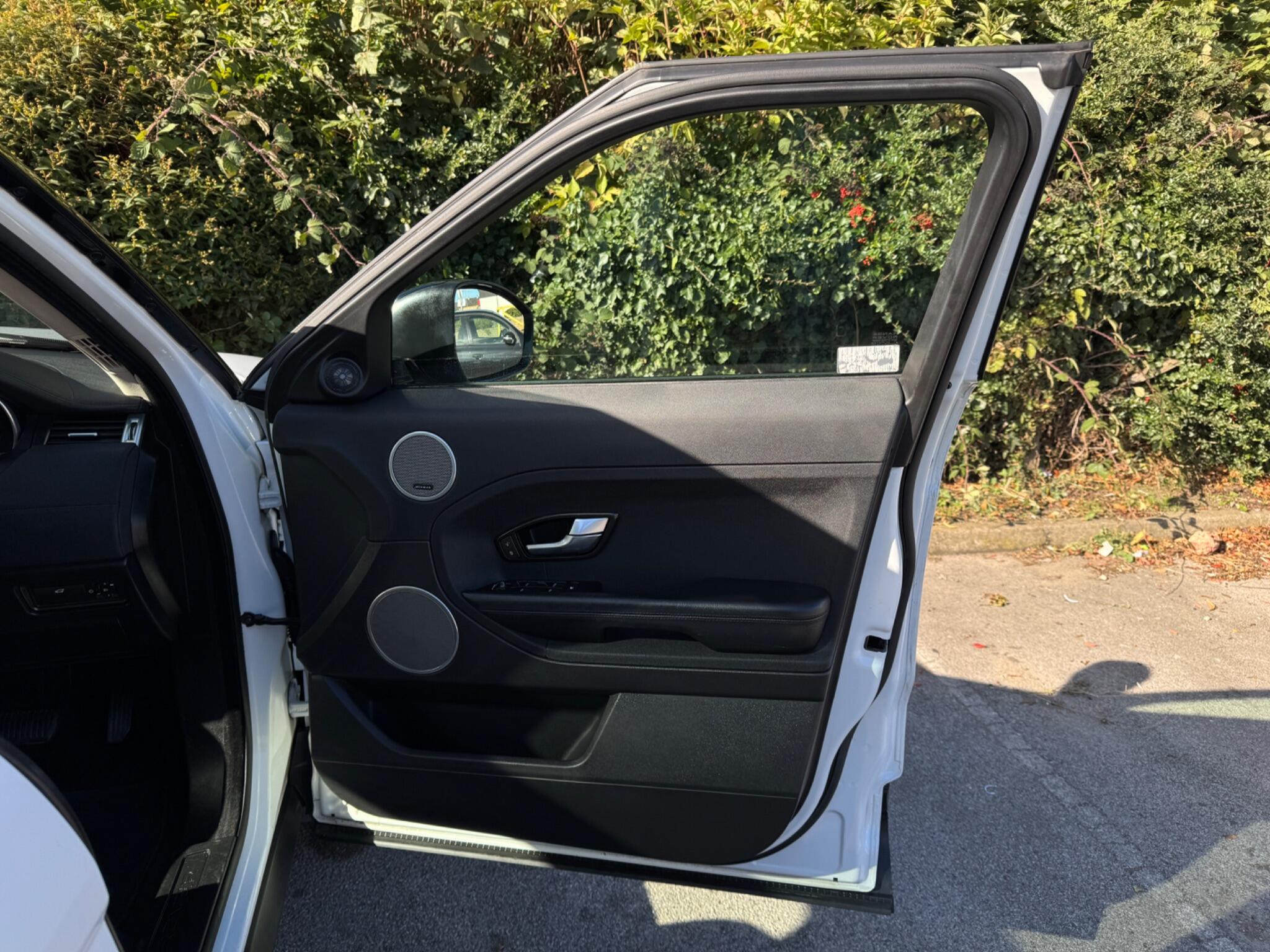Land Rover Range Rover Evoque view 33