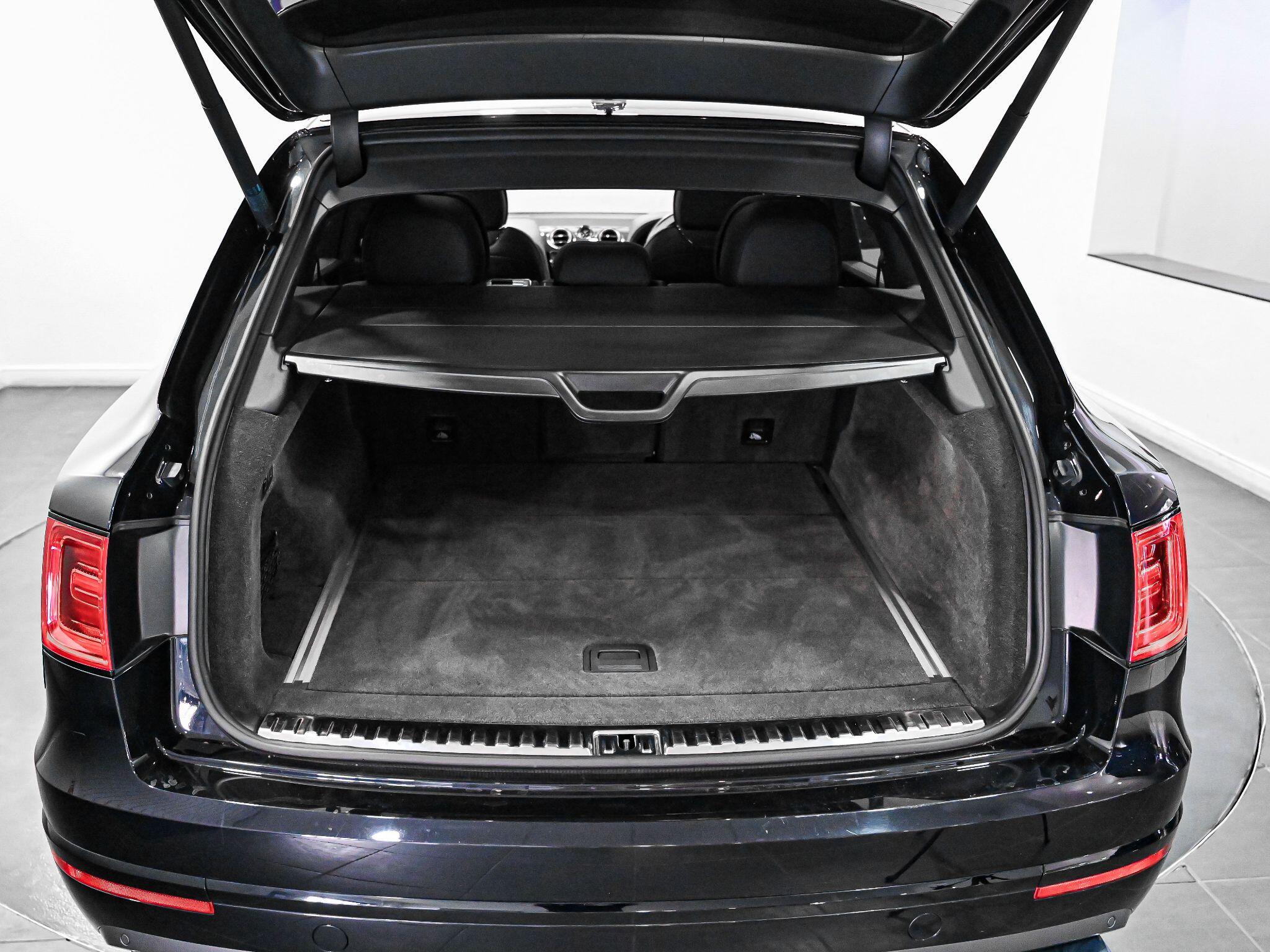 Bentley Bentayga view 46