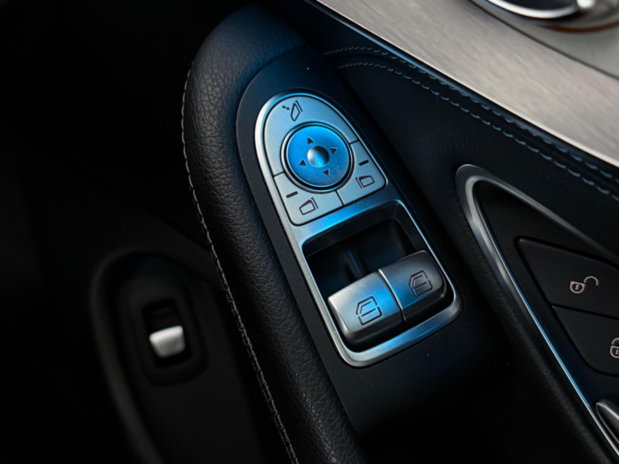 Mercedes-Benz C-Class view 14