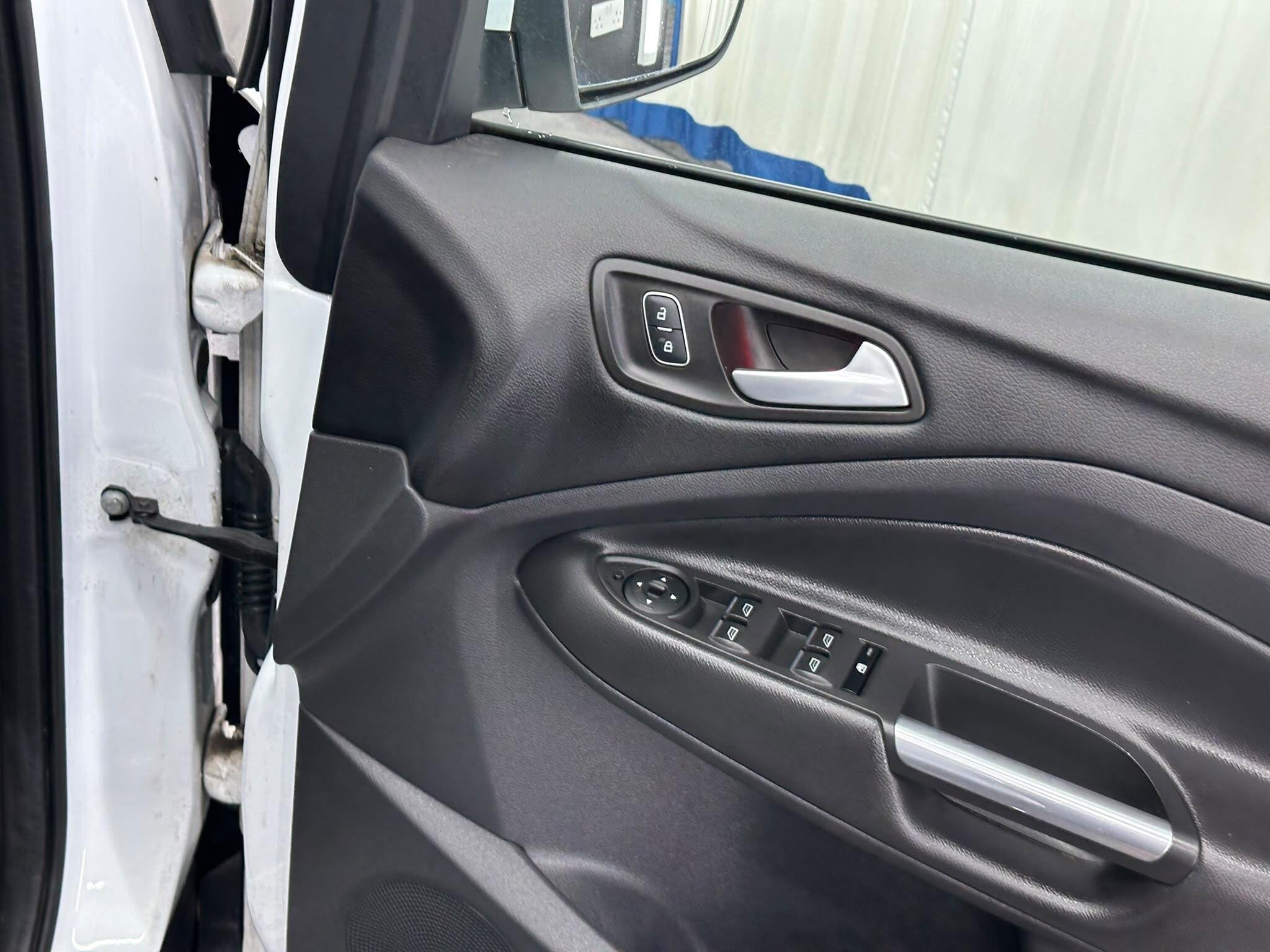 Ford Kuga view 43
