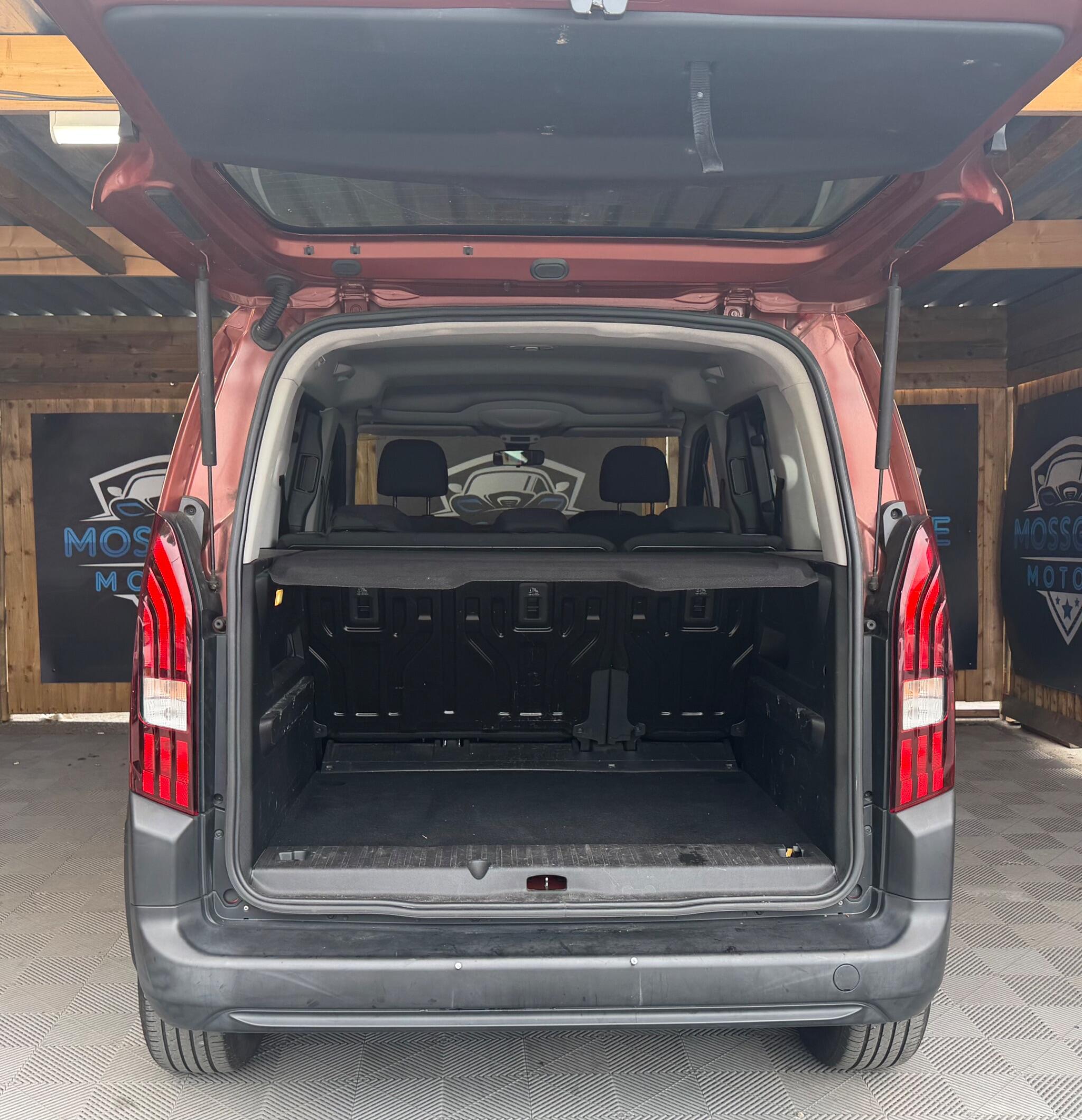 Peugeot Rifter view 13